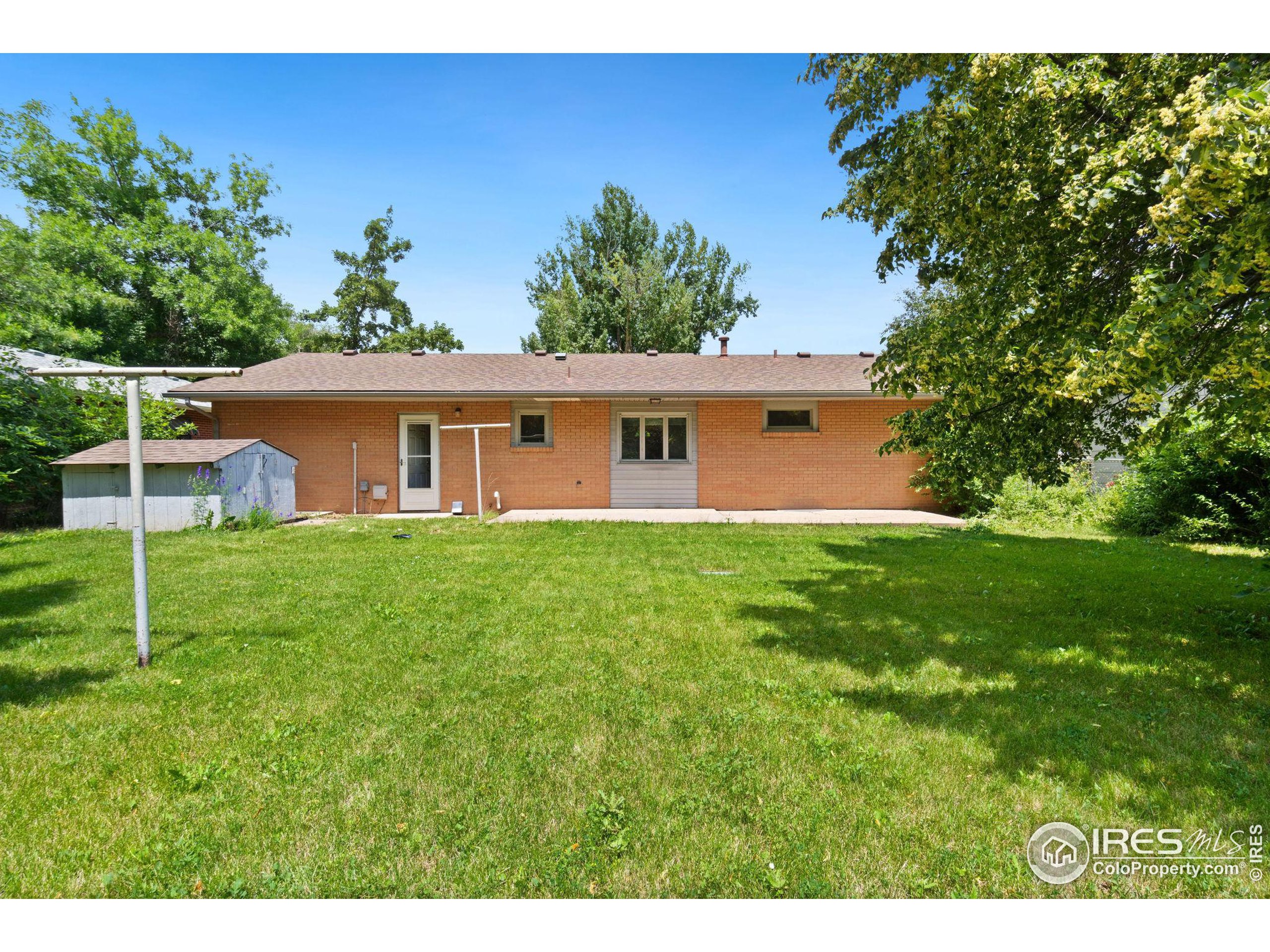 1925 Oakwood Dr