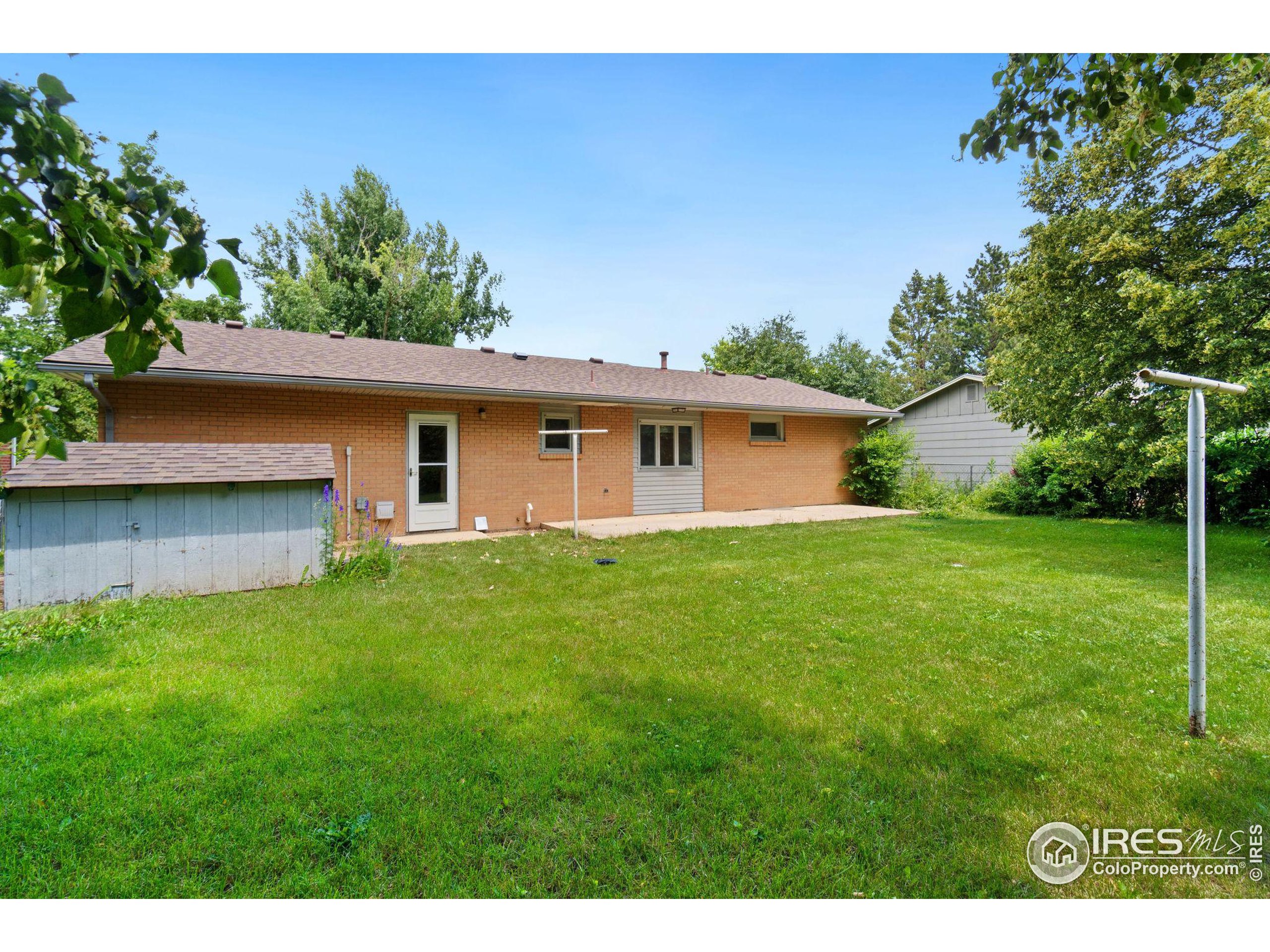 1925 Oakwood Dr