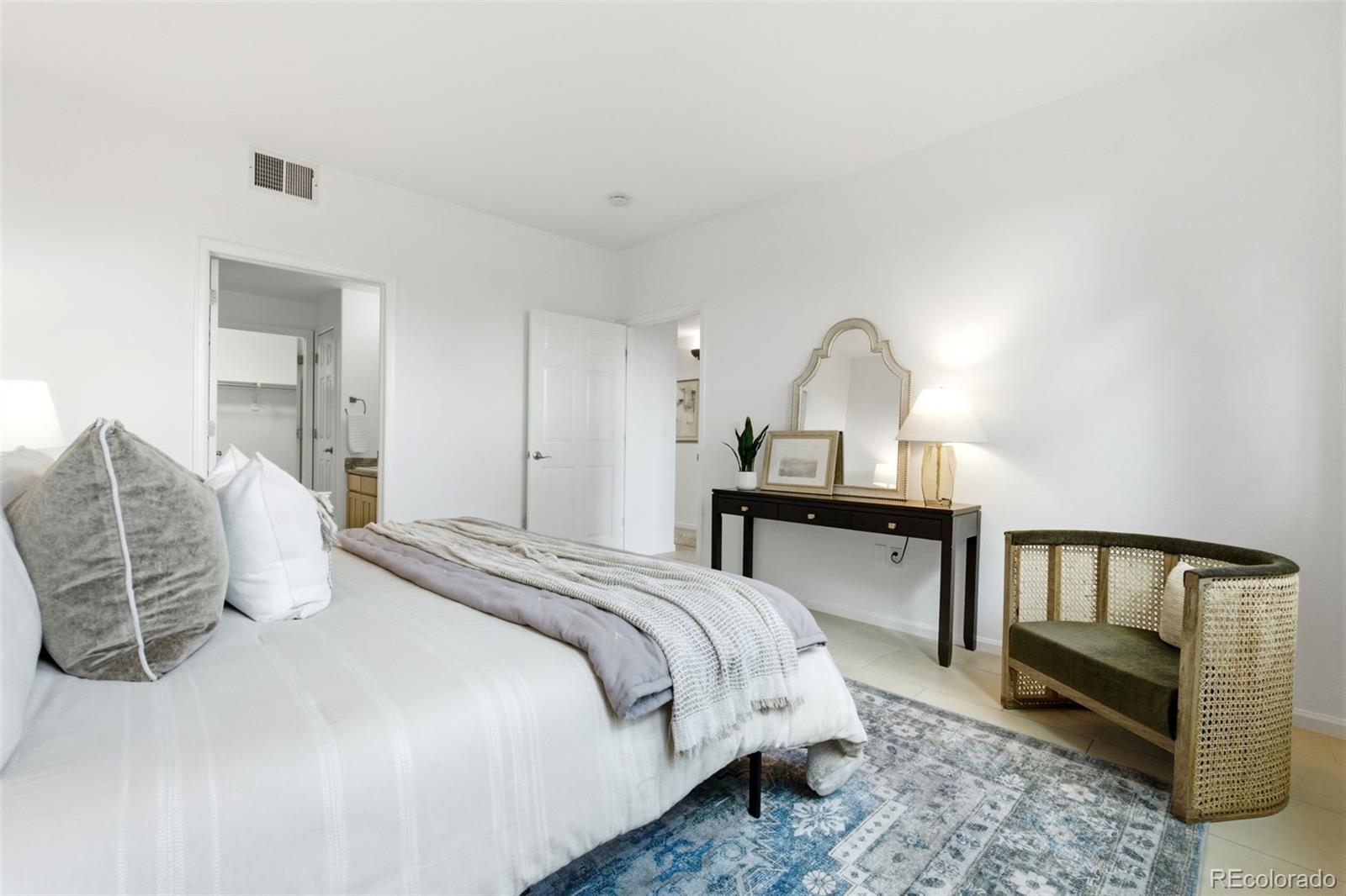 2153 S Fulton Circle Unit: 101