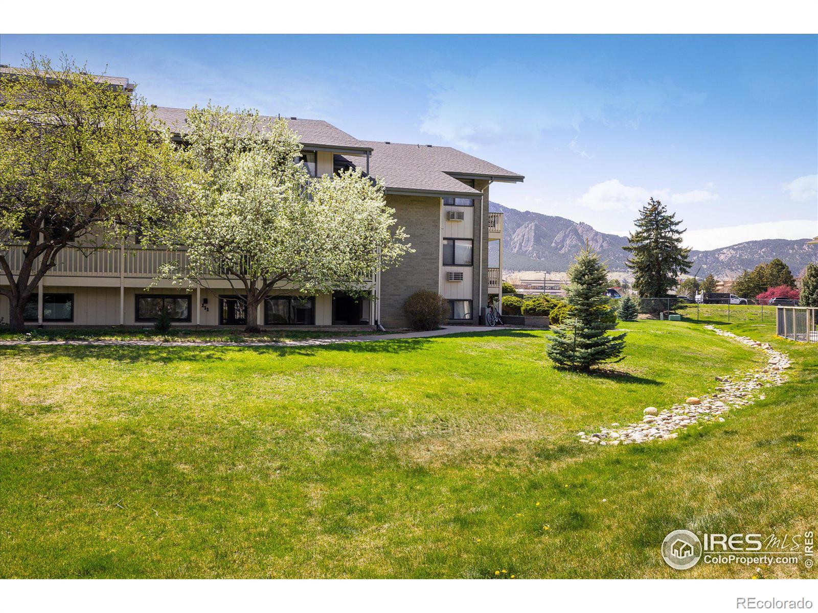 645 Manhattan Place Unit: 111