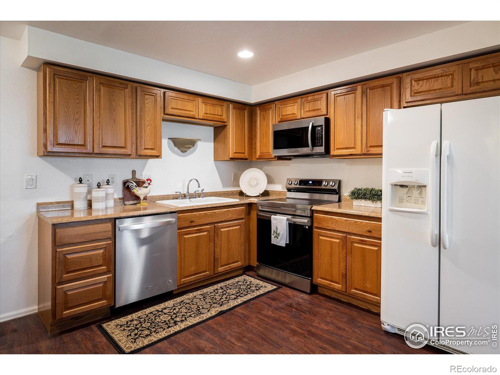 645 Manhattan Place Unit: 111