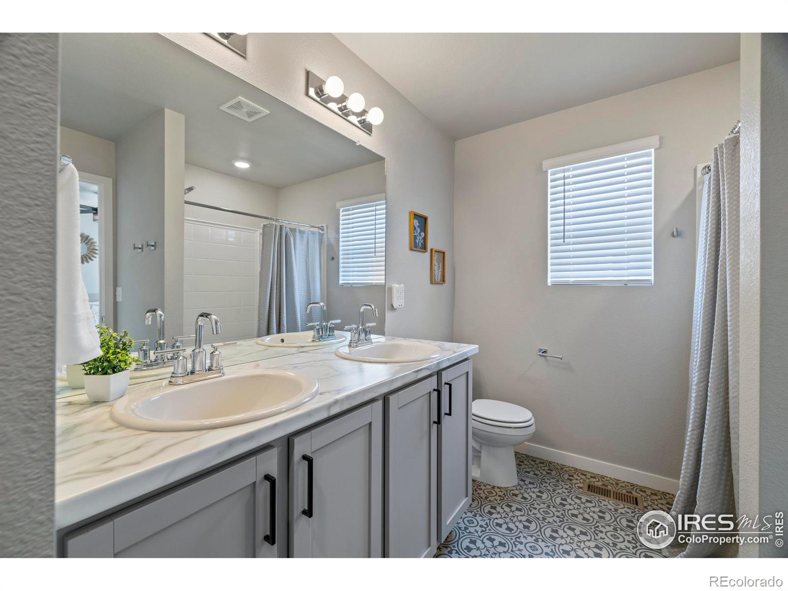 620 Apache Trail Unit: 2