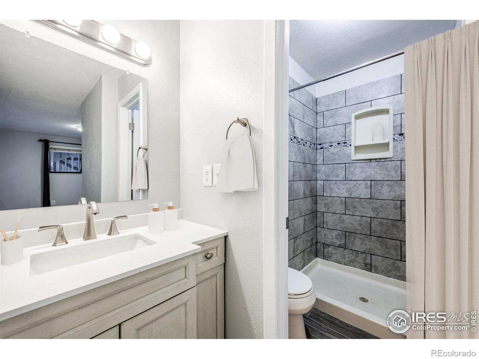 665 Manhattan Drive Unit: 9