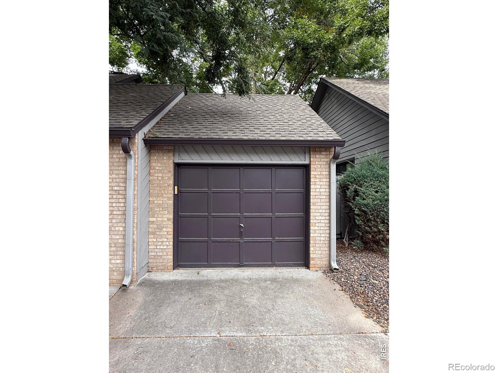 6321 Oak Court