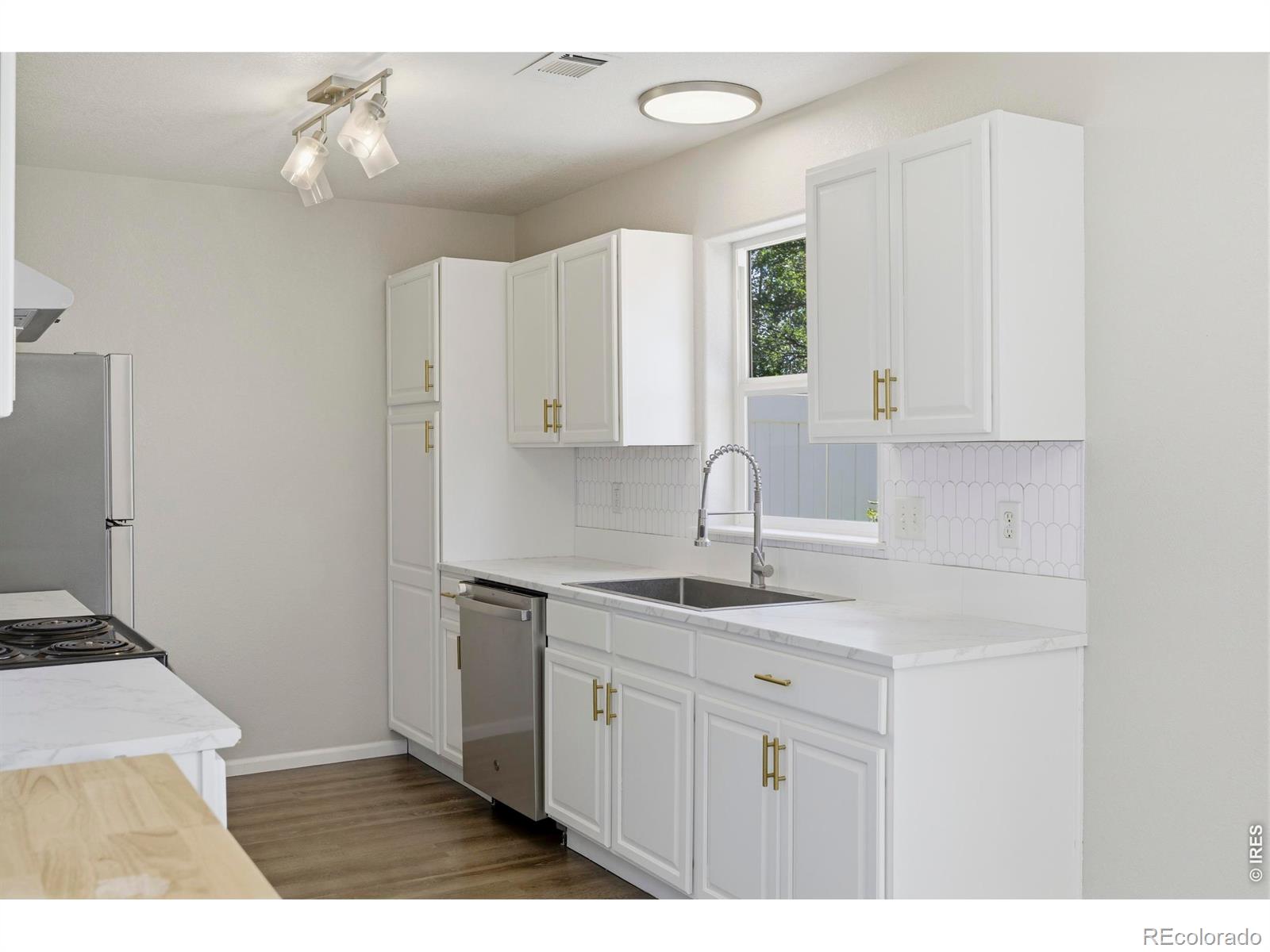 802 Waterglen Drive Unit: 52