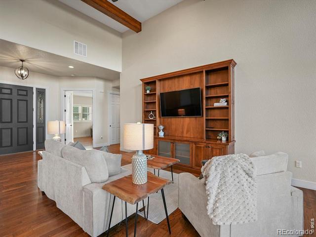 1819 Seashell Court