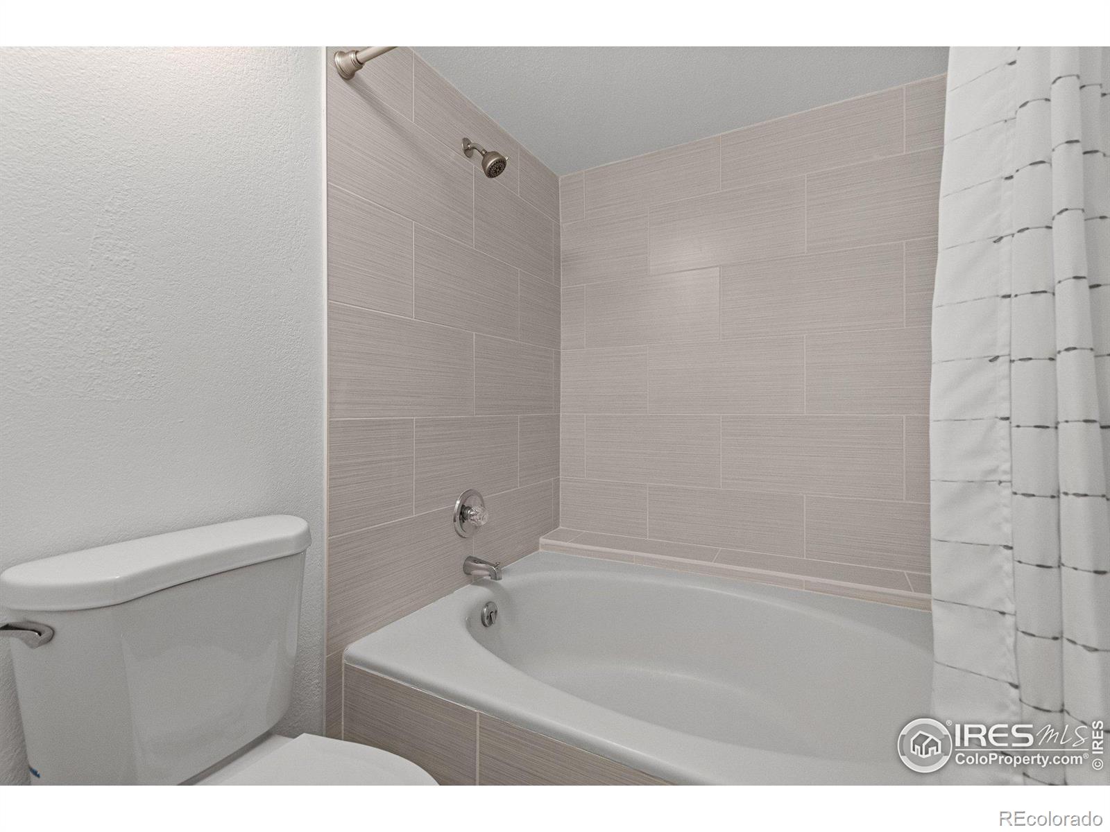 6385 Oak Street Unit: 103