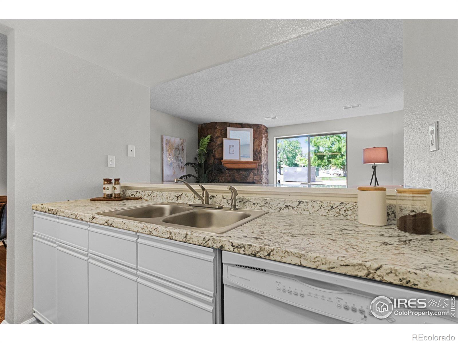 6385 Oak Street Unit: 103