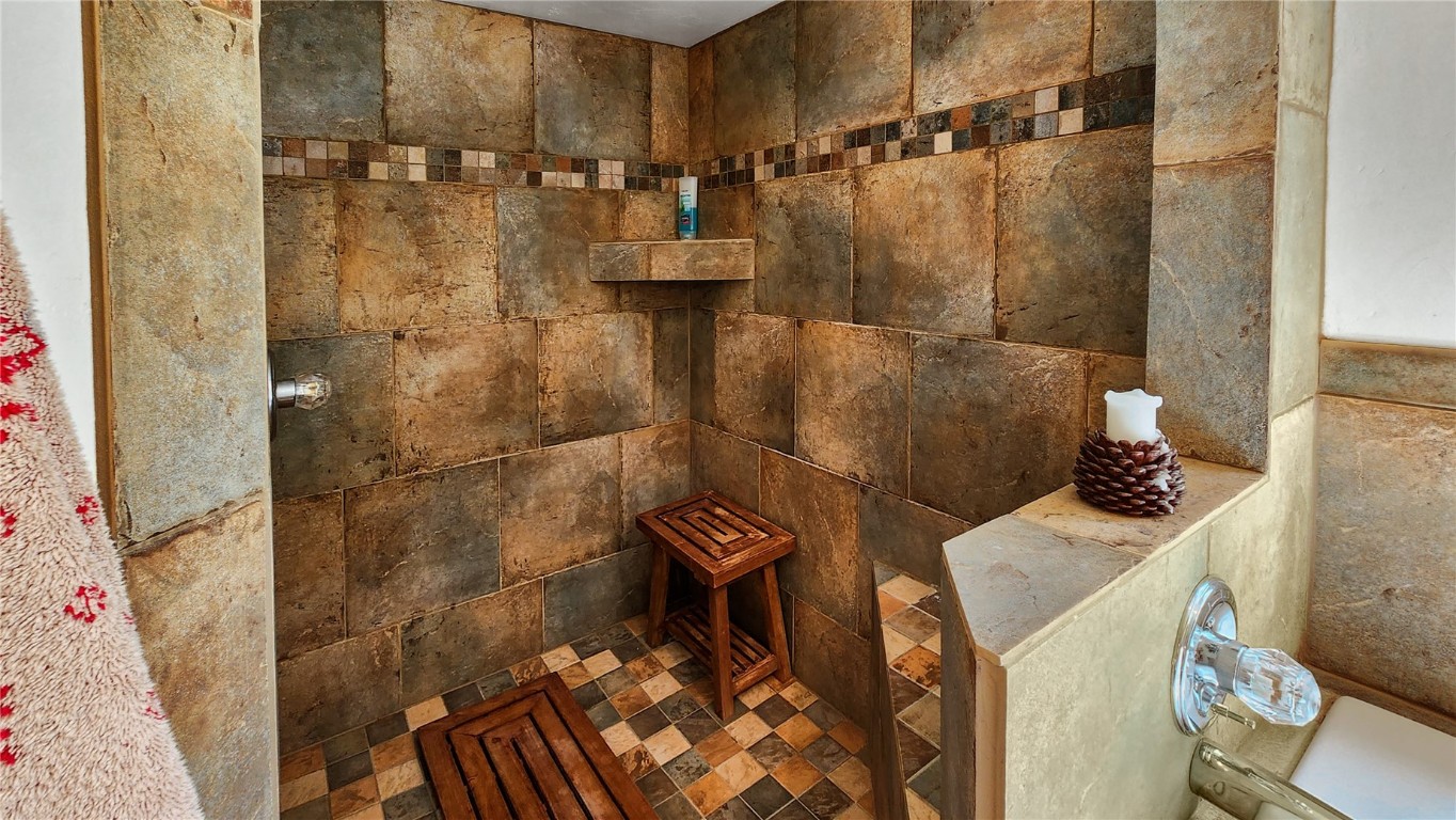 1736 Valley Of The Sun DRIVE