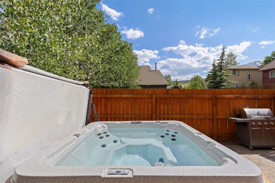 329 N Chipmunk CIRCLE