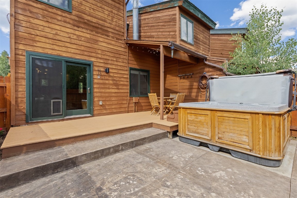 329 N Chipmunk CIRCLE