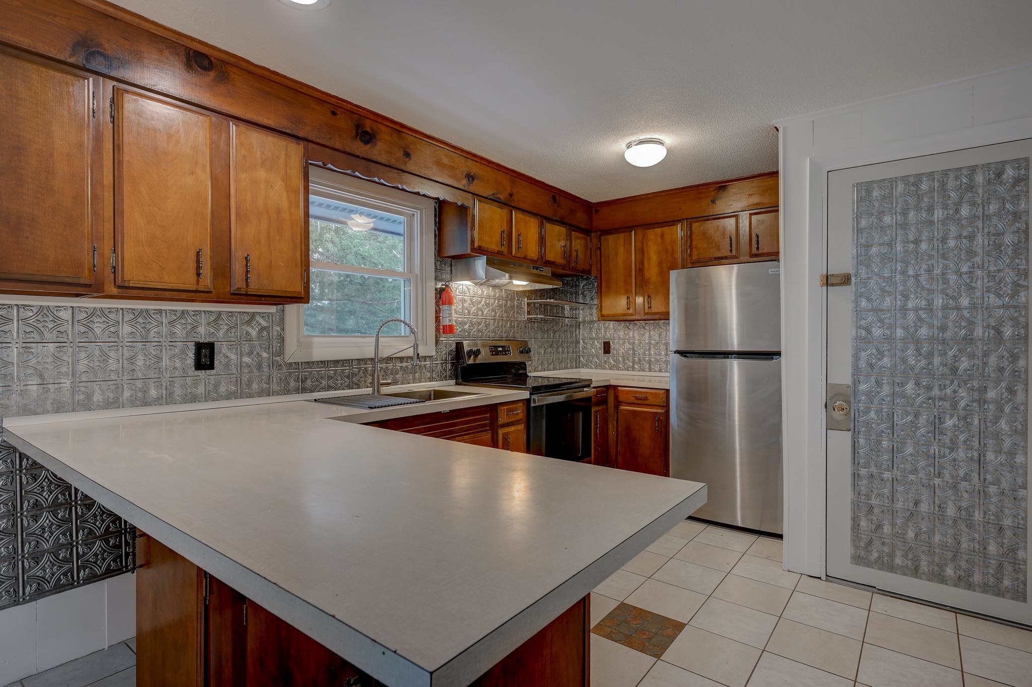 20 Emery Lane Unit: 9