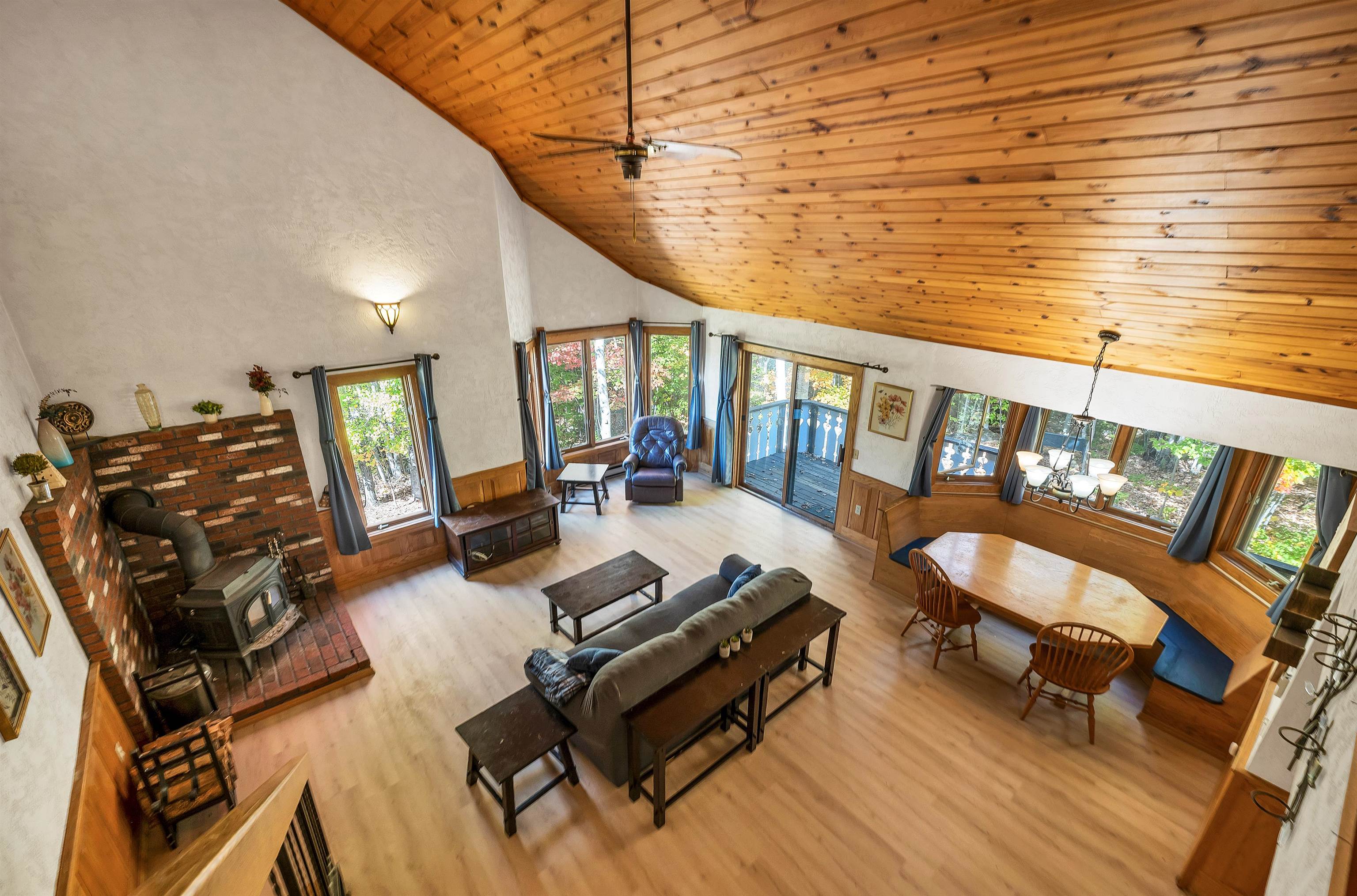 23 Christmas Mountain Road