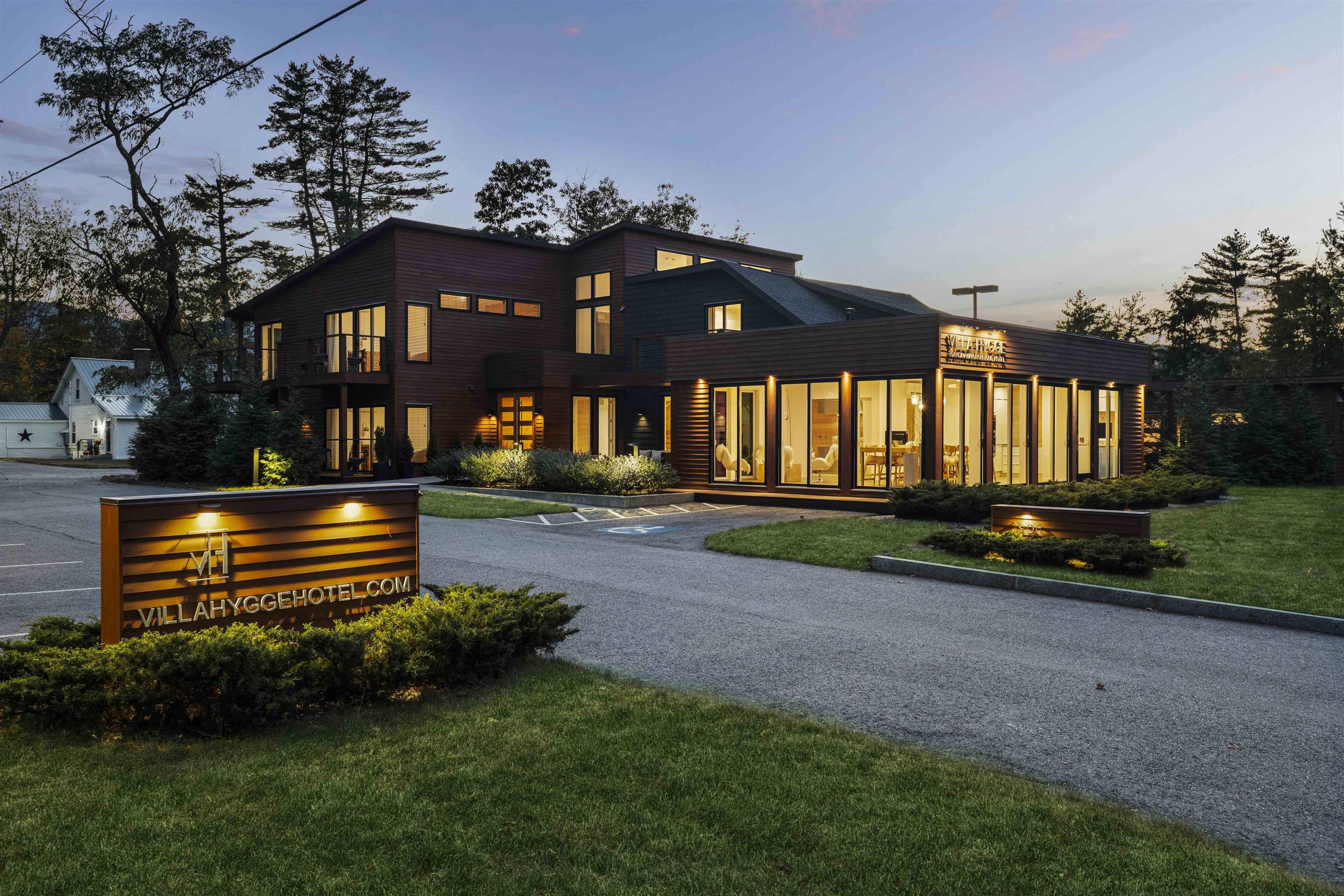 2906 White Mountain Highway