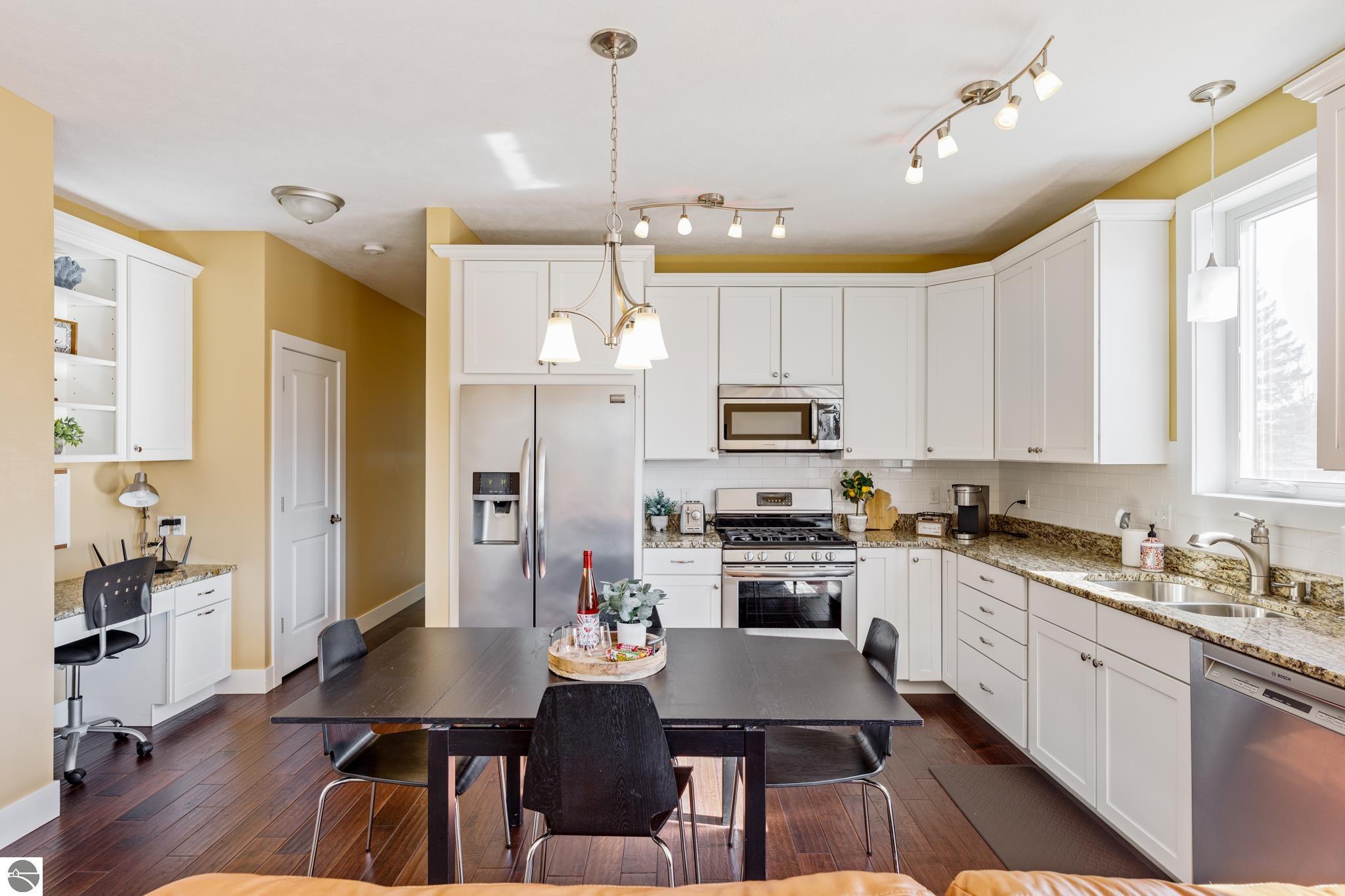 119 E Eighth Street # 6