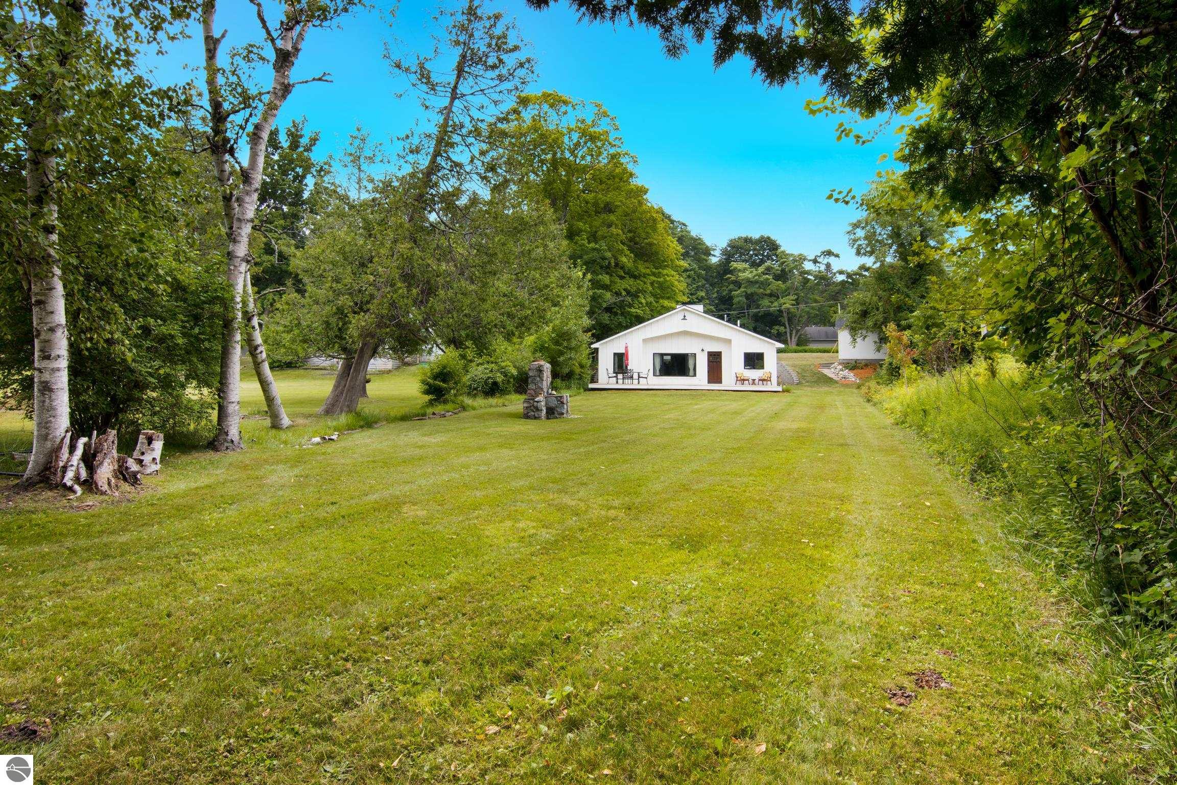 8489 S Glen Lake Road