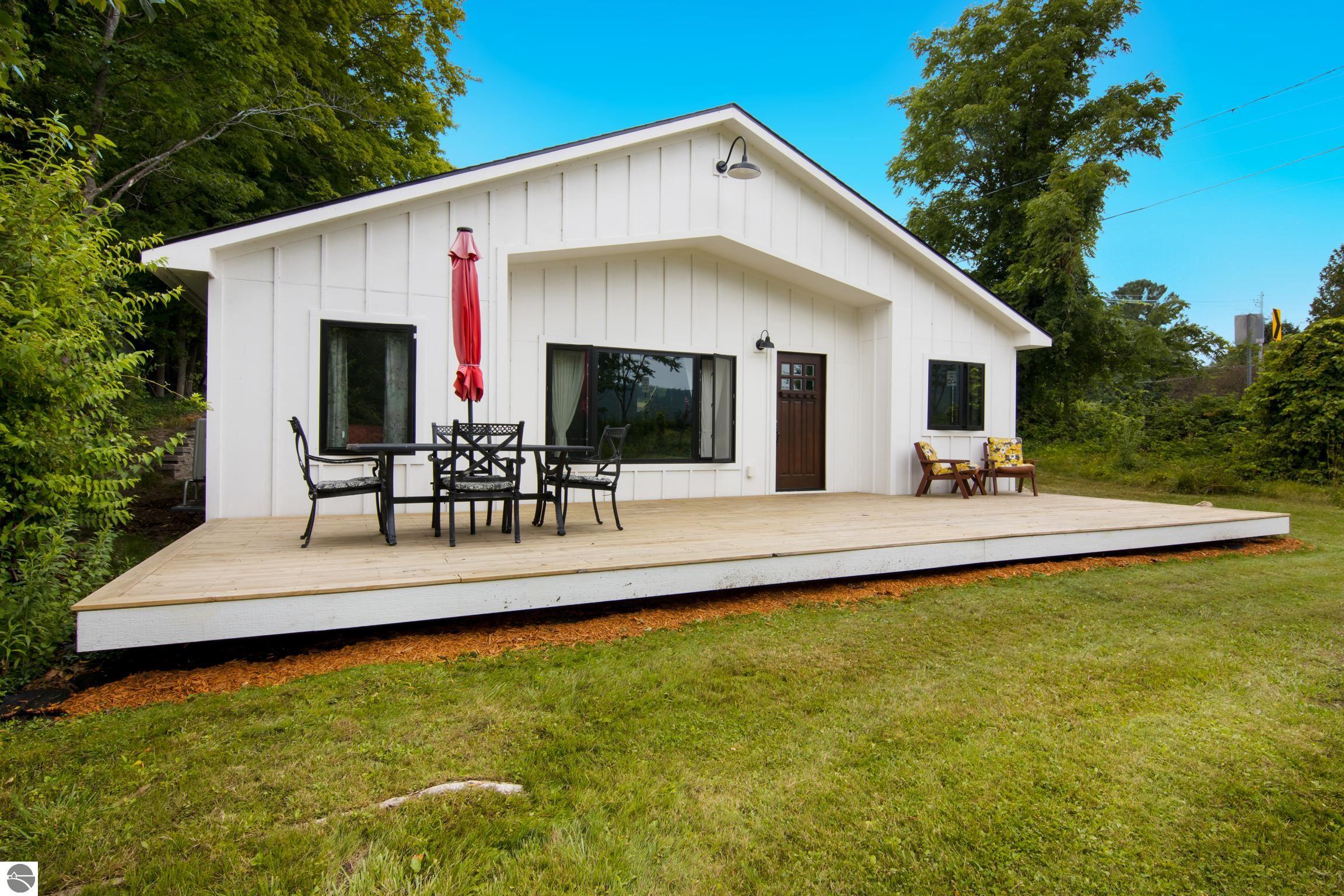 8489 S Glen Lake Road