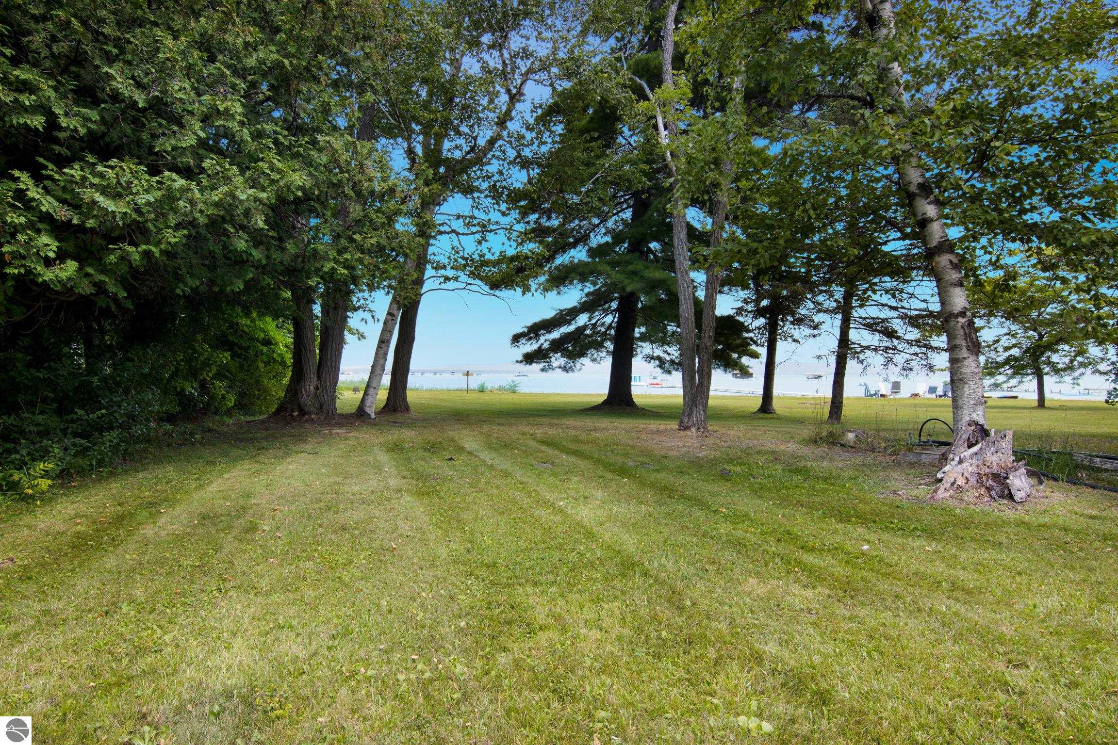 8489 S Glen Lake Road