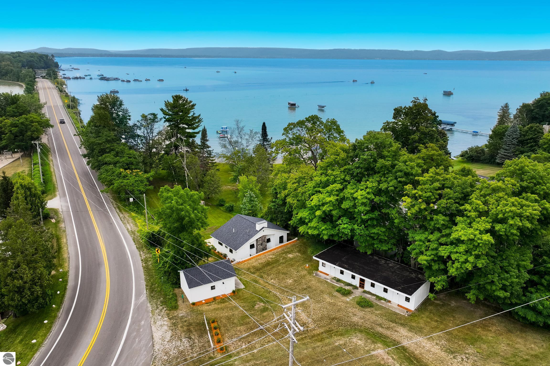 8489 S Glen Lake Road