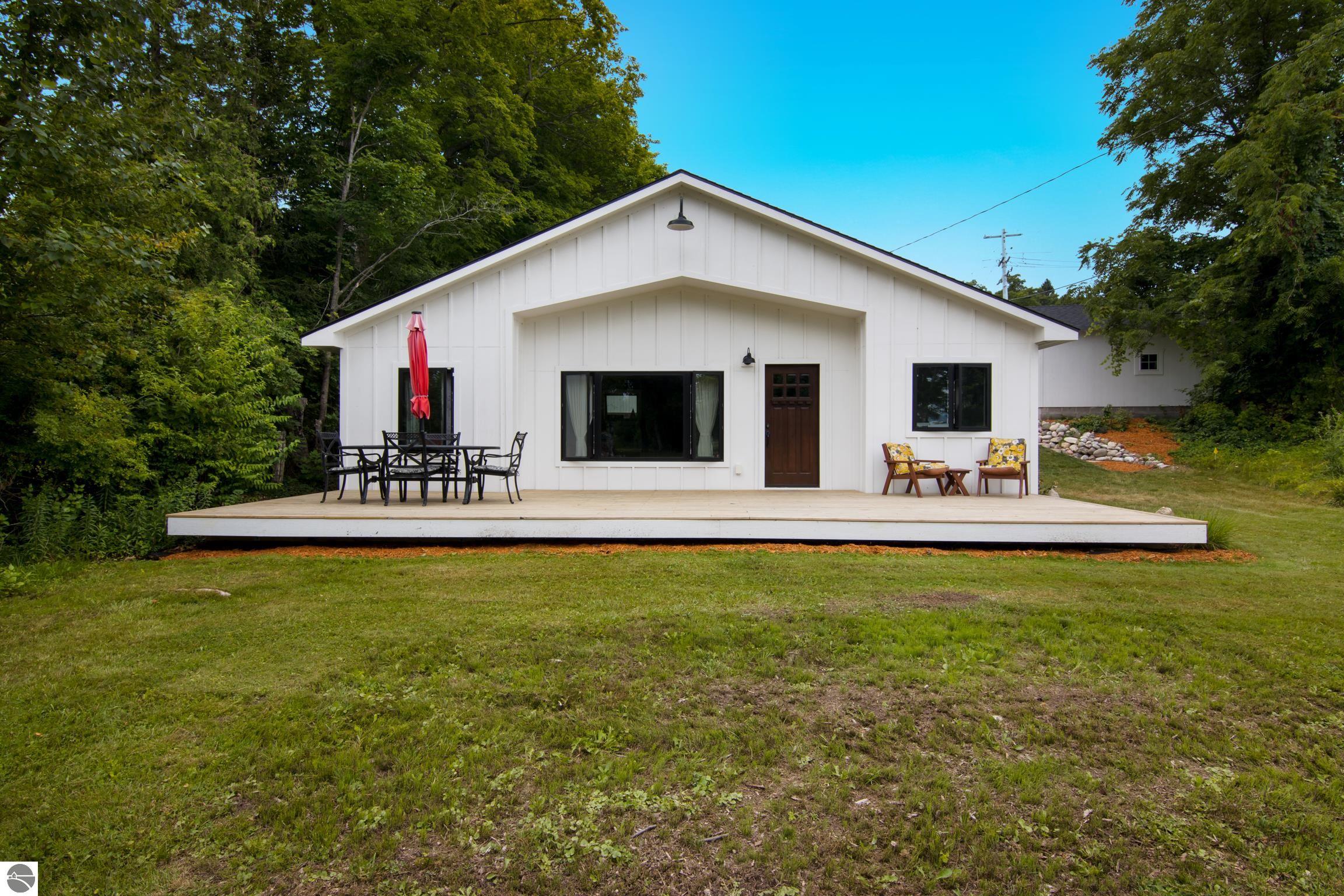 8489 S Glen Lake Road