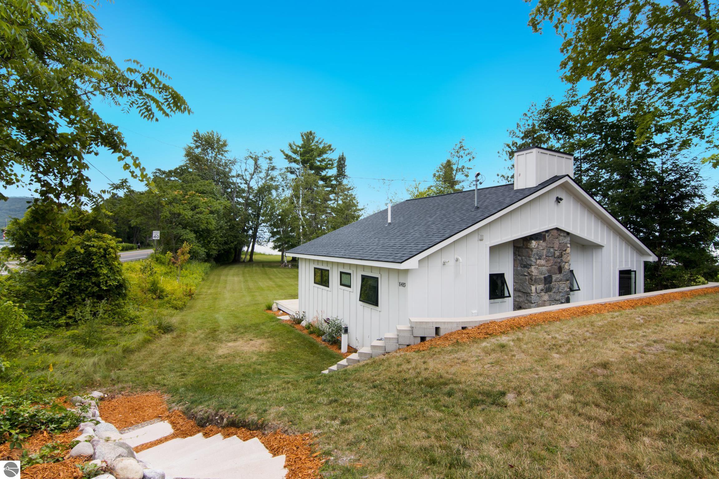 8489 S Glen Lake Road