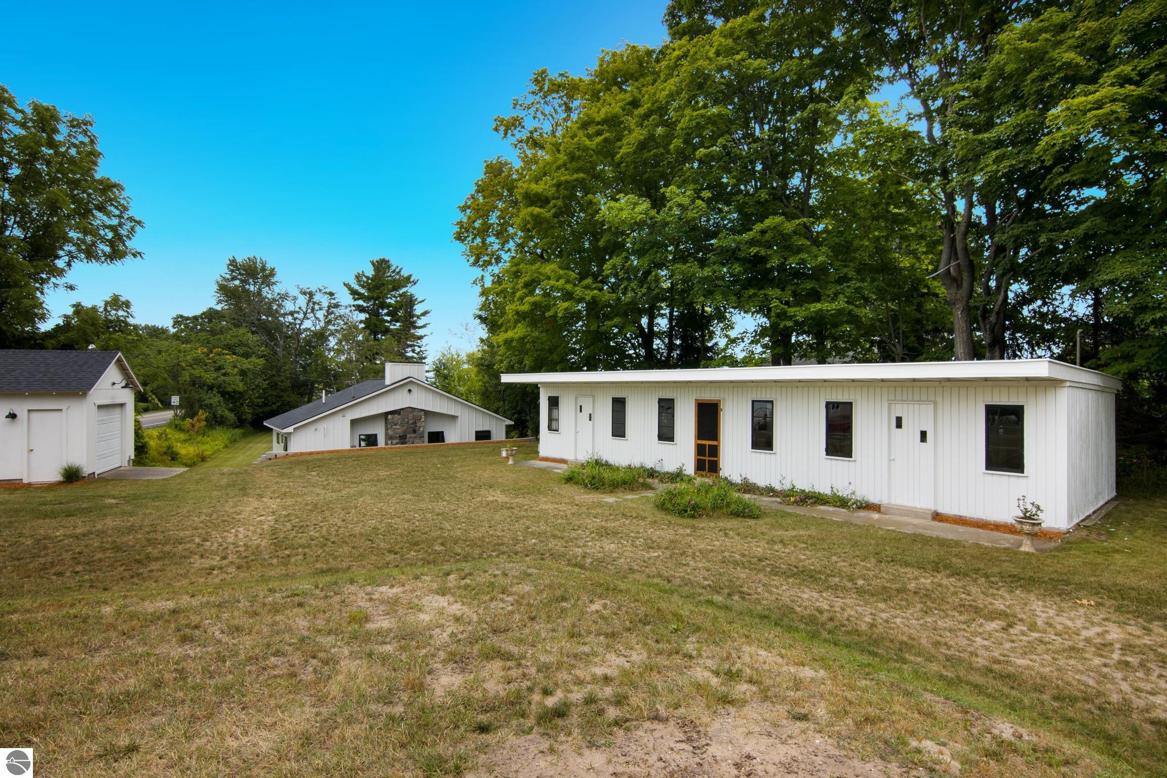 8489 S Glen Lake Road