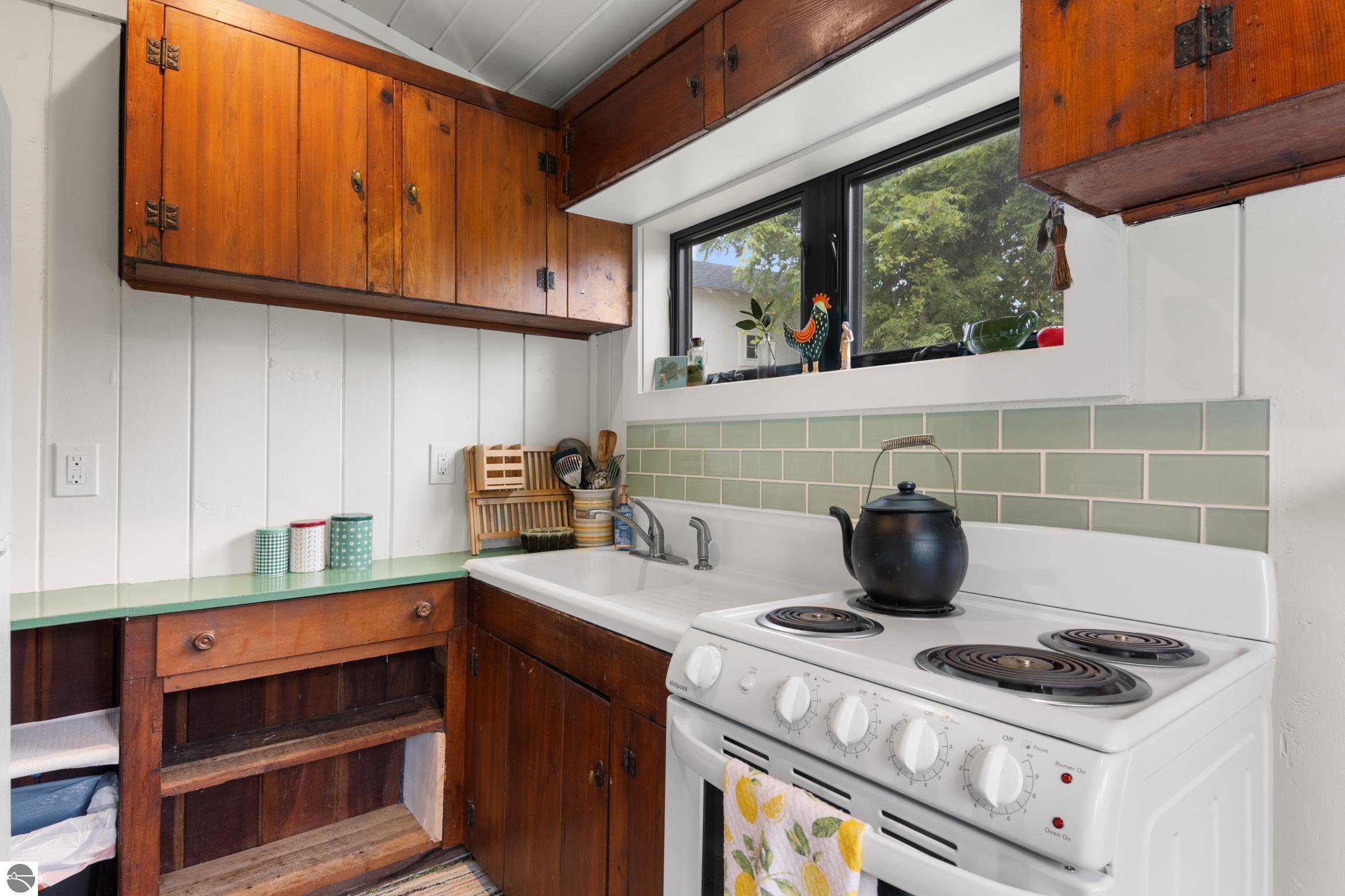 8489 S Glen Lake Road