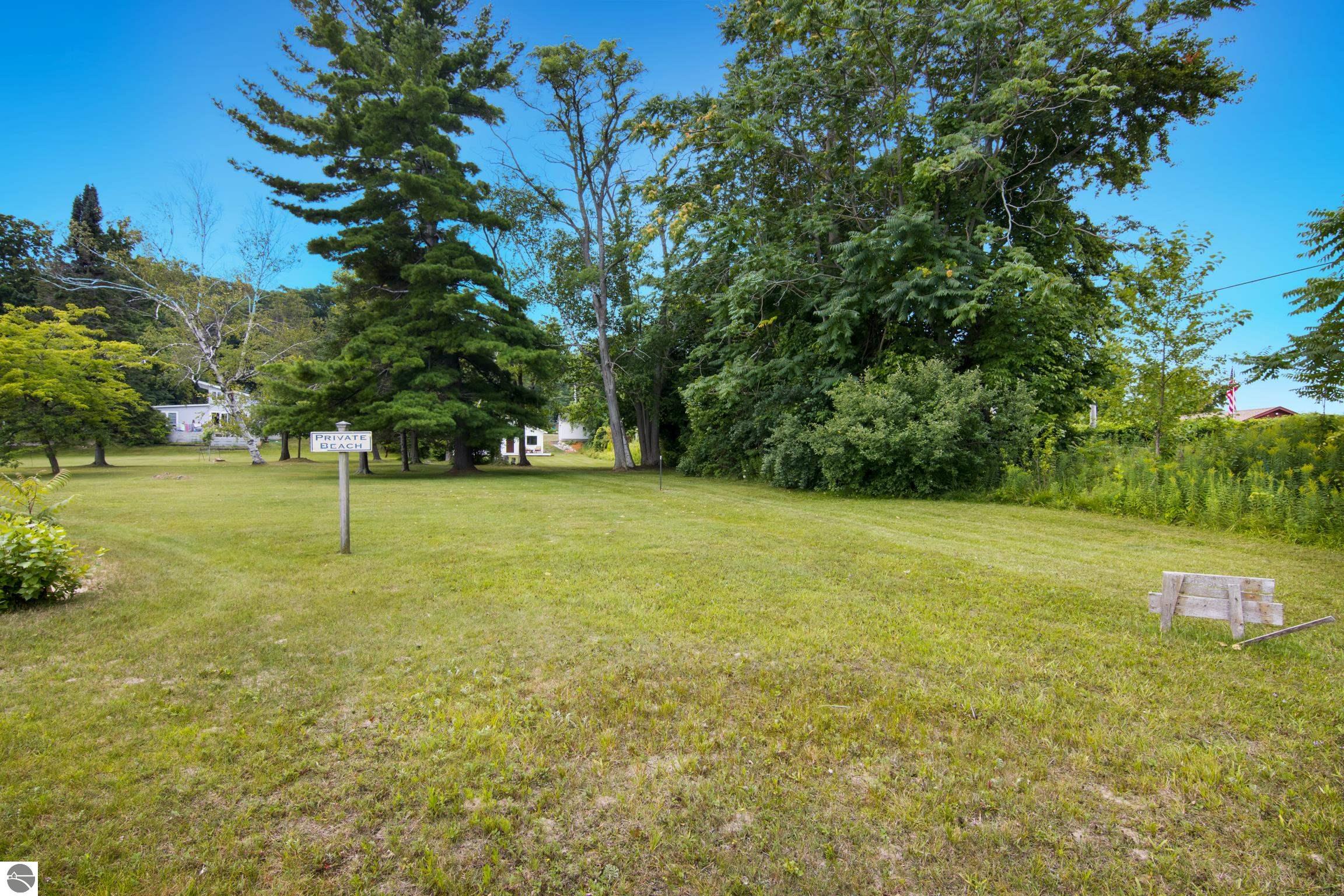 8489 S Glen Lake Road