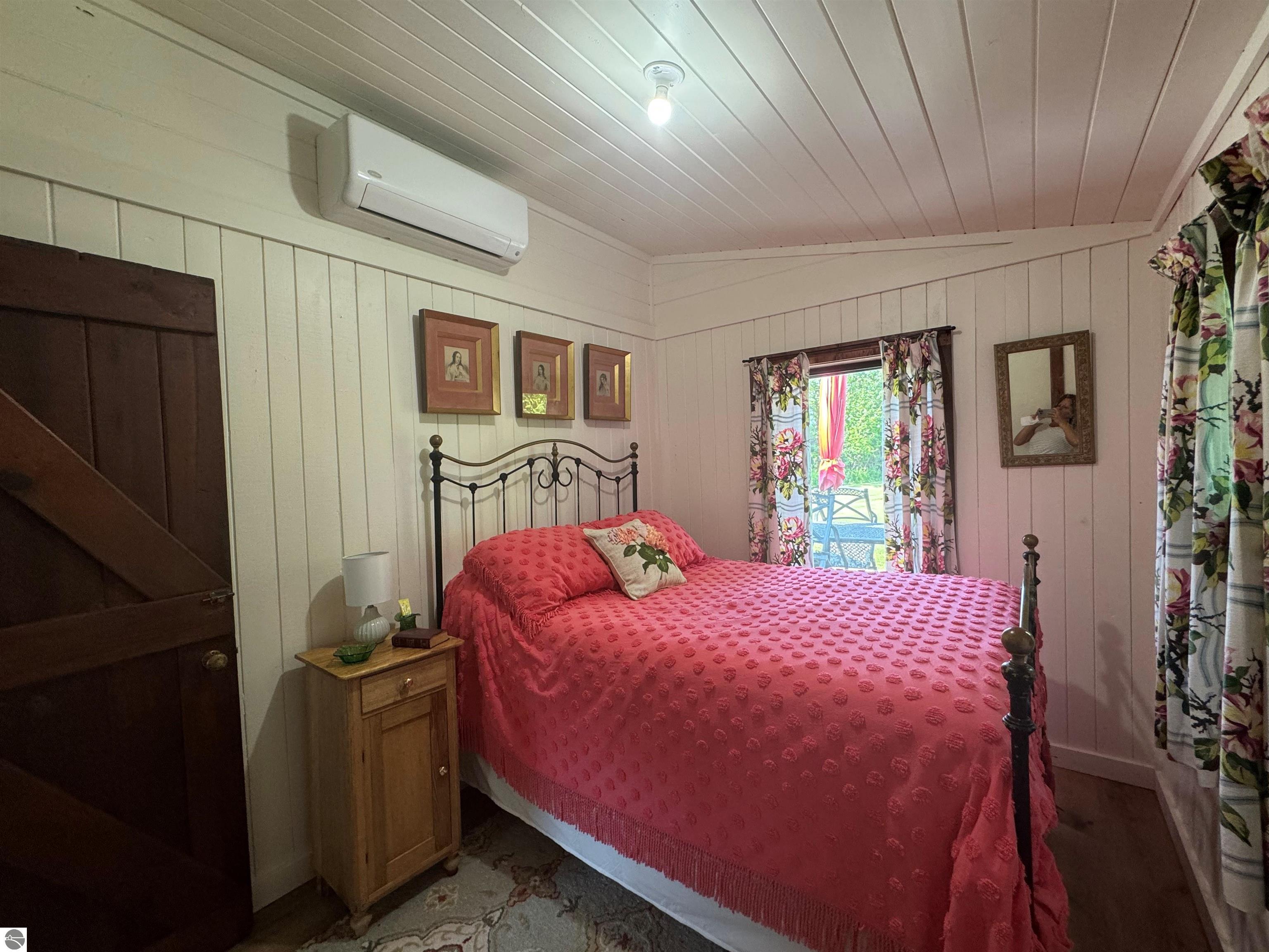 8489 S Glen Lake Road