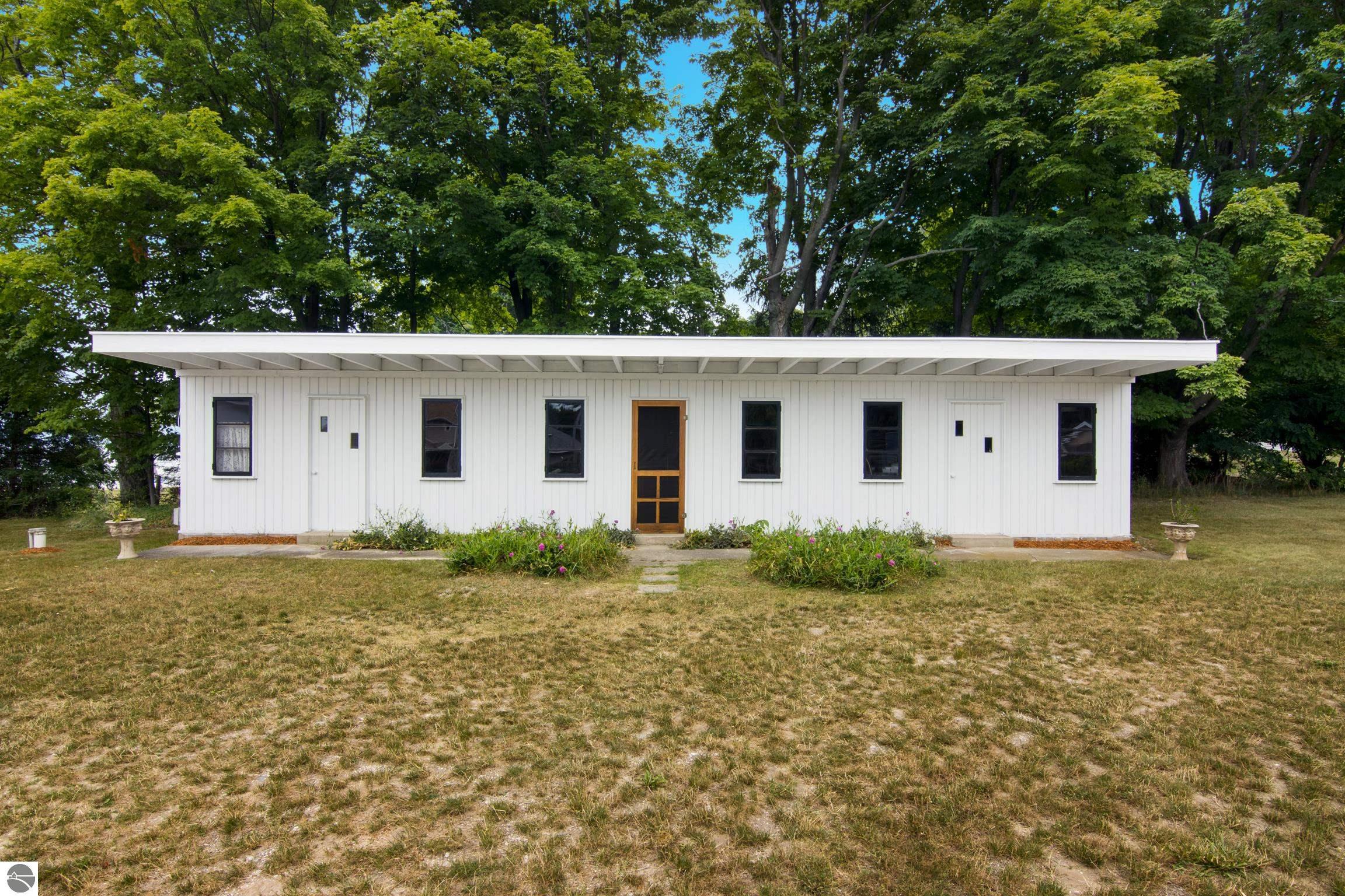 8489 S Glen Lake Road