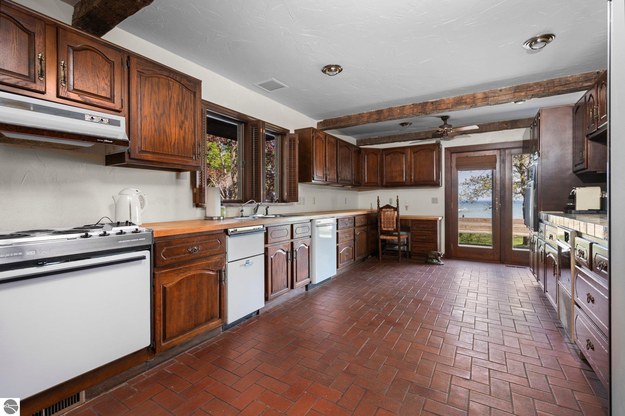 12150 N Seven Pines Road