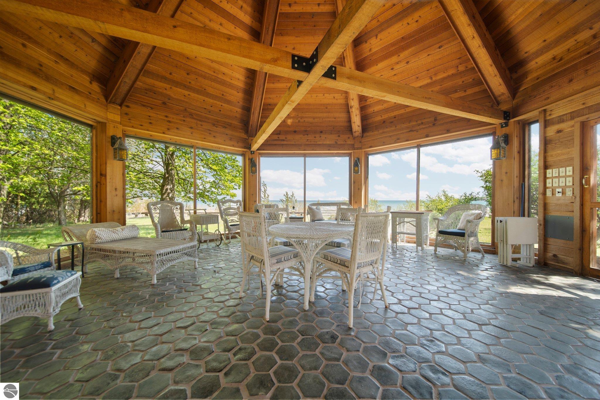 12150 N Seven Pines Road