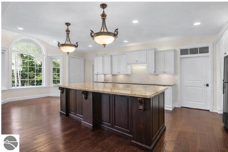 3155 N Country Club Commons