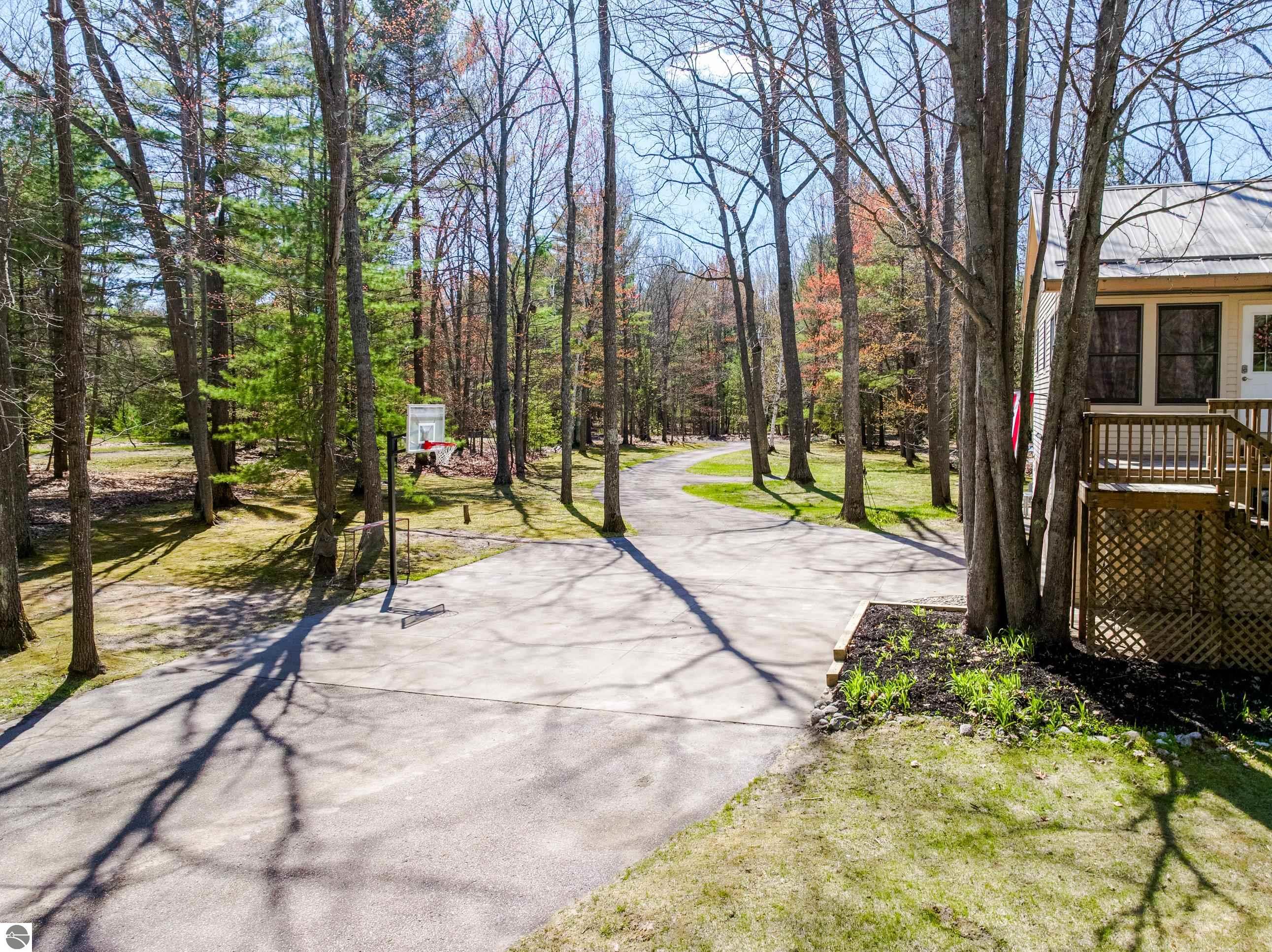 125 Dubonnet Trail