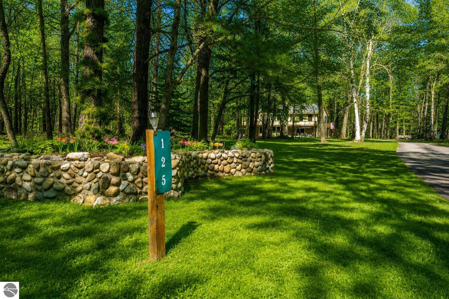 125 Dubonnet Trail