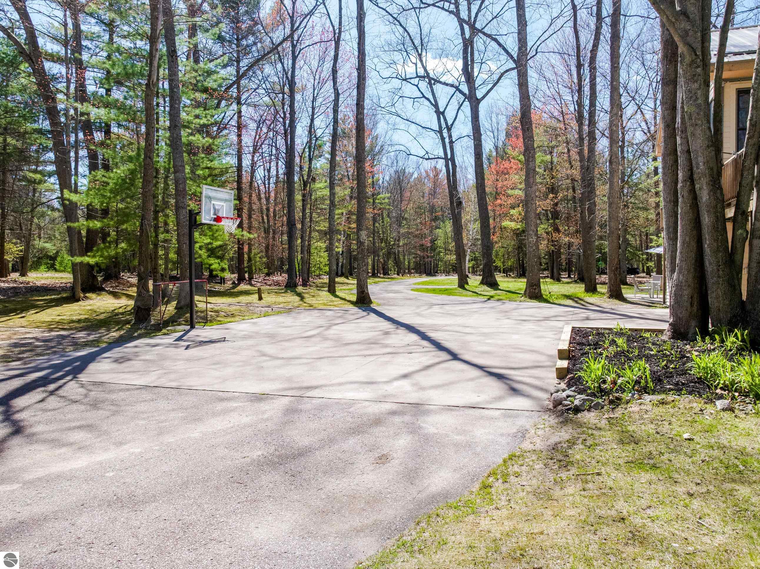 125 Dubonnet Trail