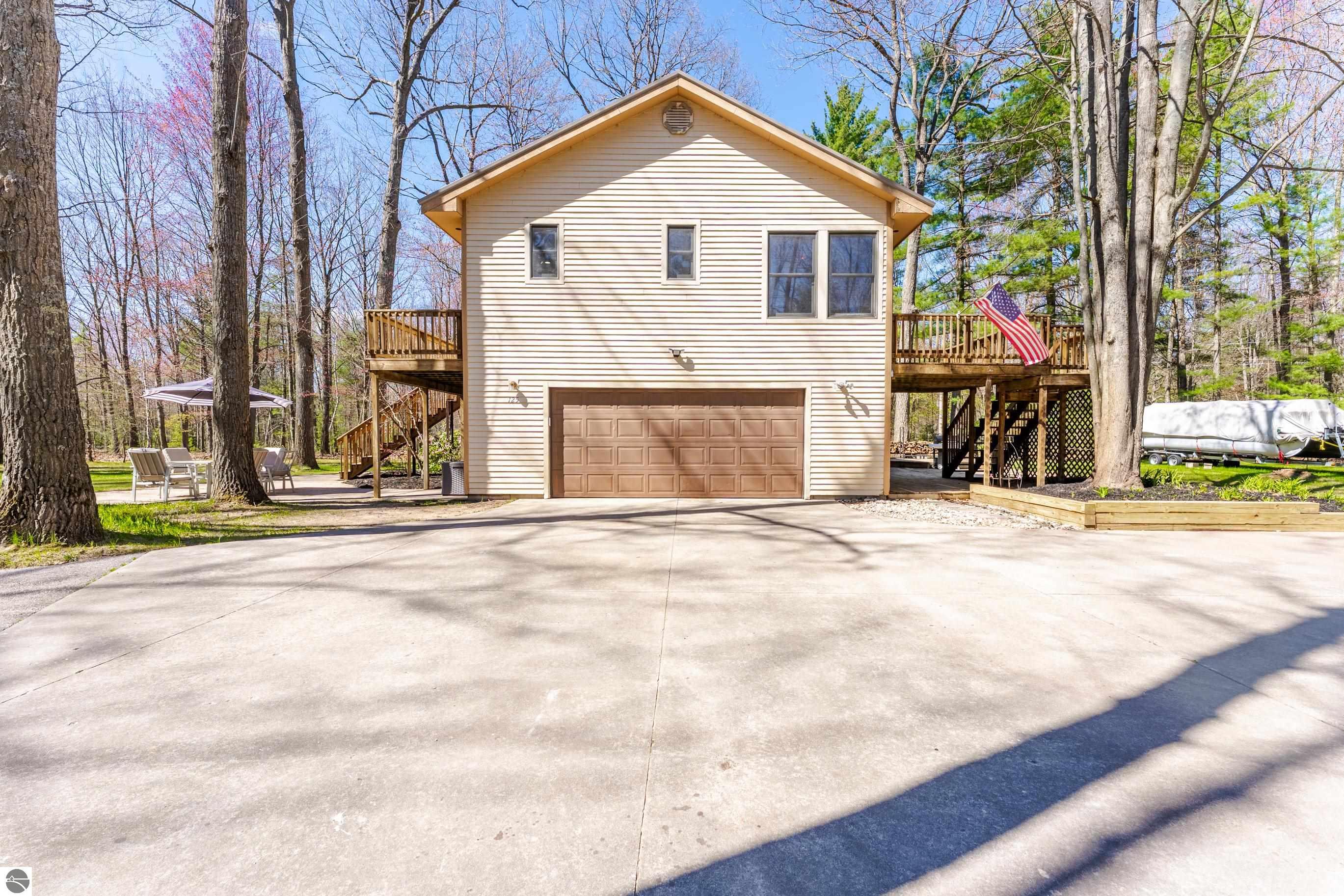 125 Dubonnet Trail