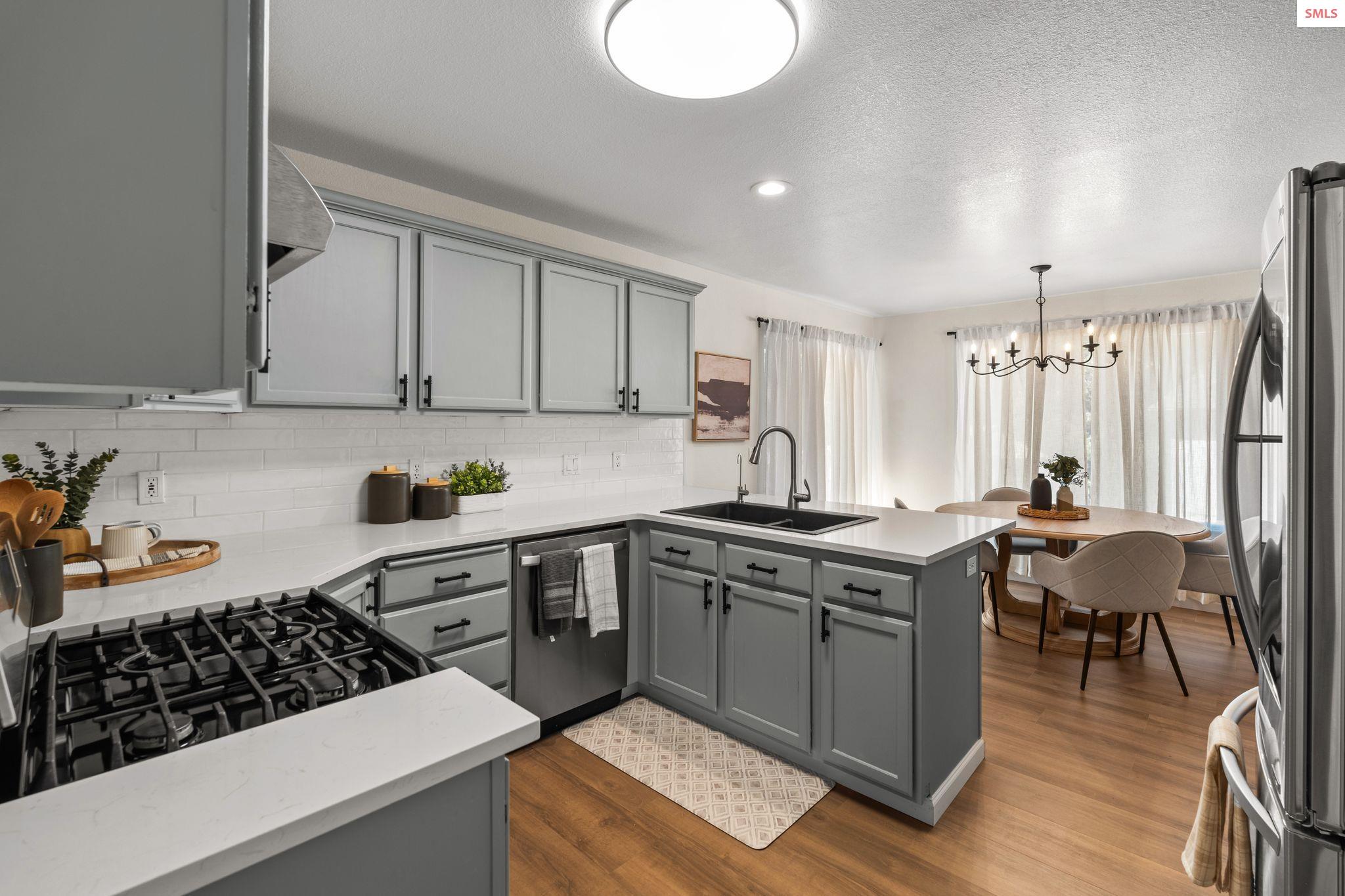 102 S Riverwood Court