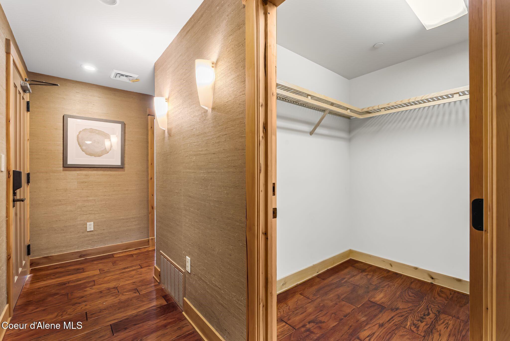 412 Sandpoint Avenue Unit: 334/335