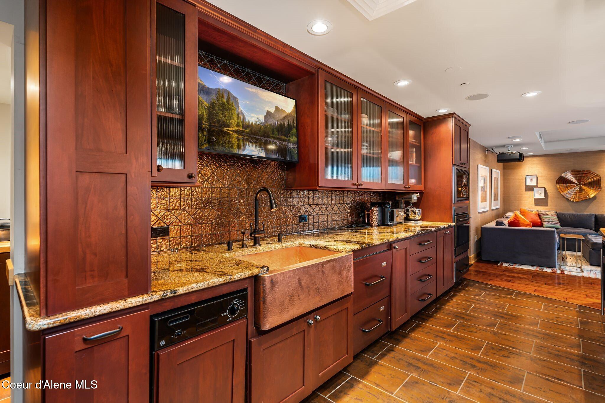 412 Sandpoint Avenue Unit: 334/335