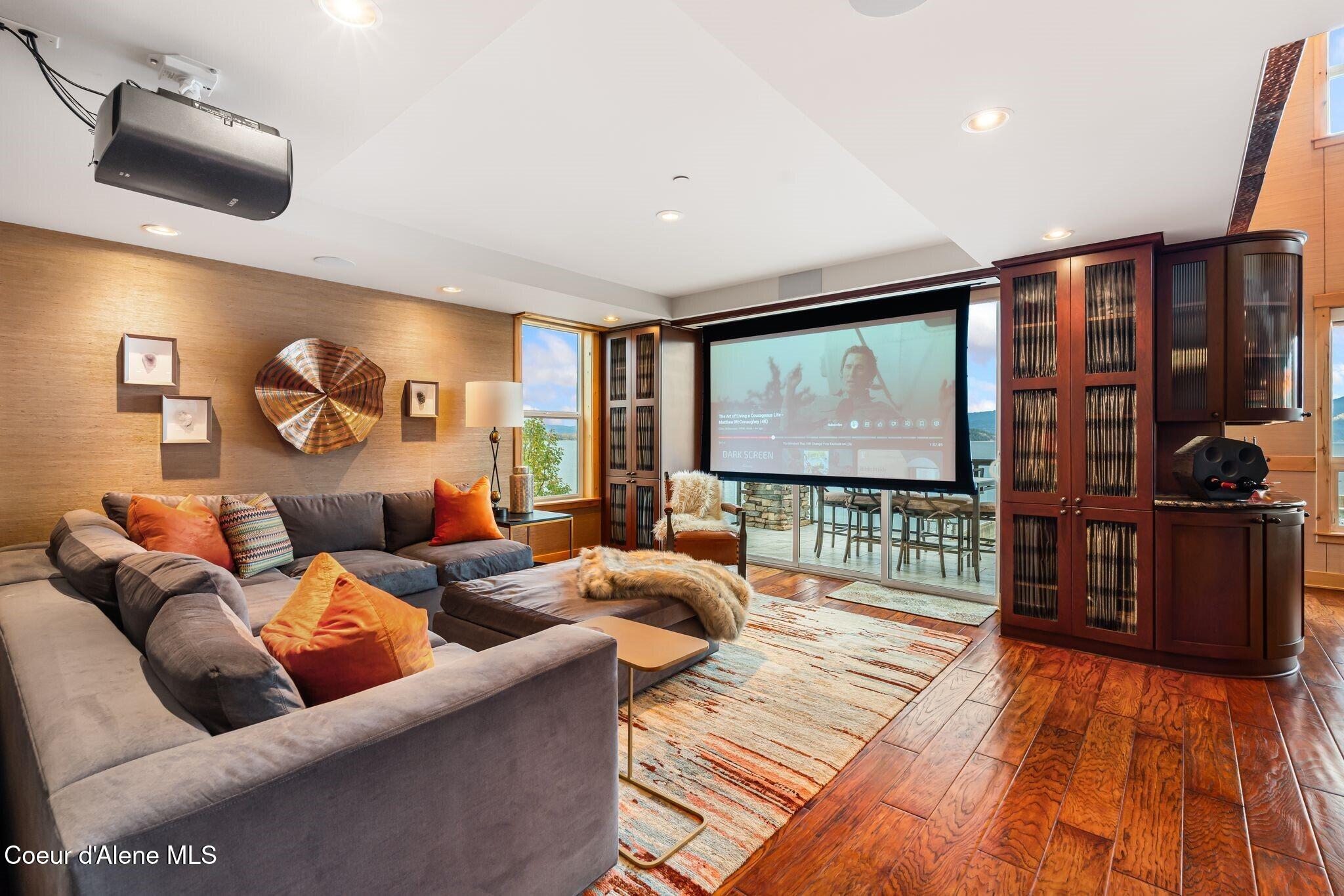 412 Sandpoint Avenue Unit: 334/335