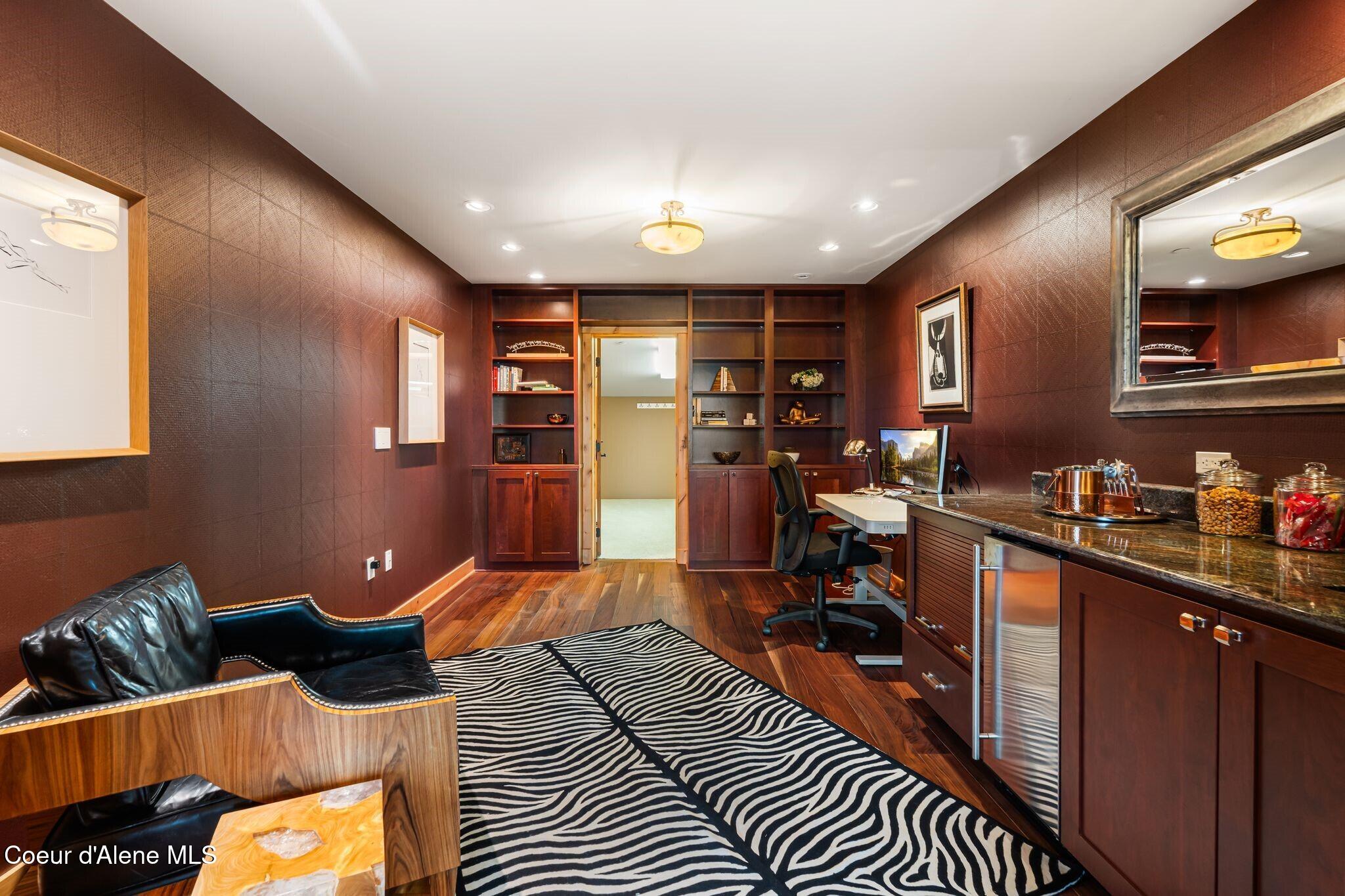 412 Sandpoint Avenue Unit: 334/335