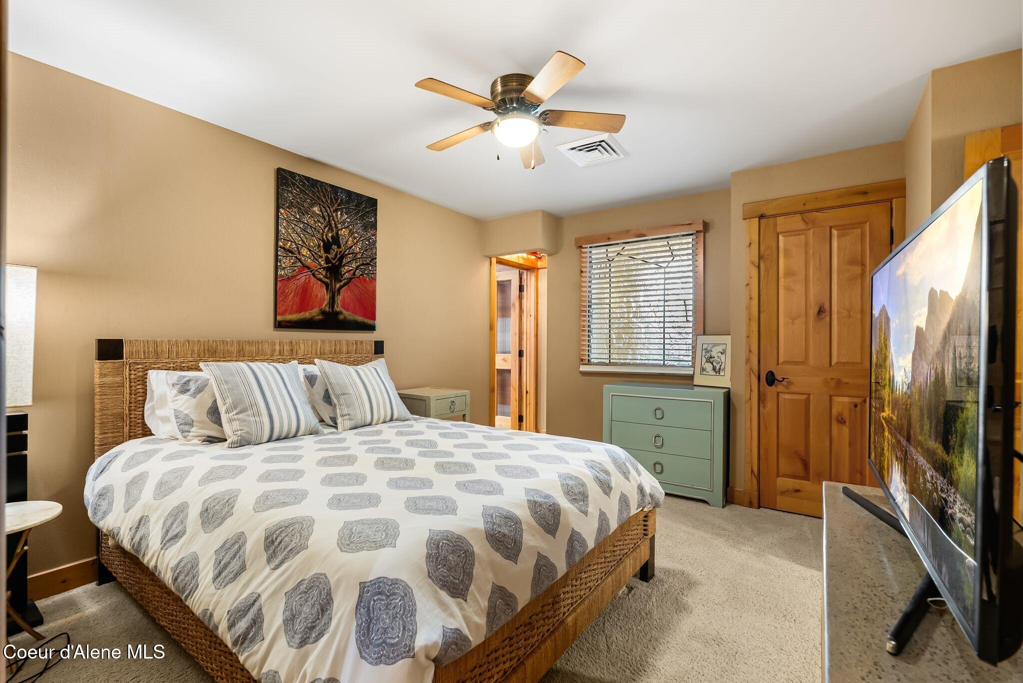 412 Sandpoint Avenue Unit: 334/335