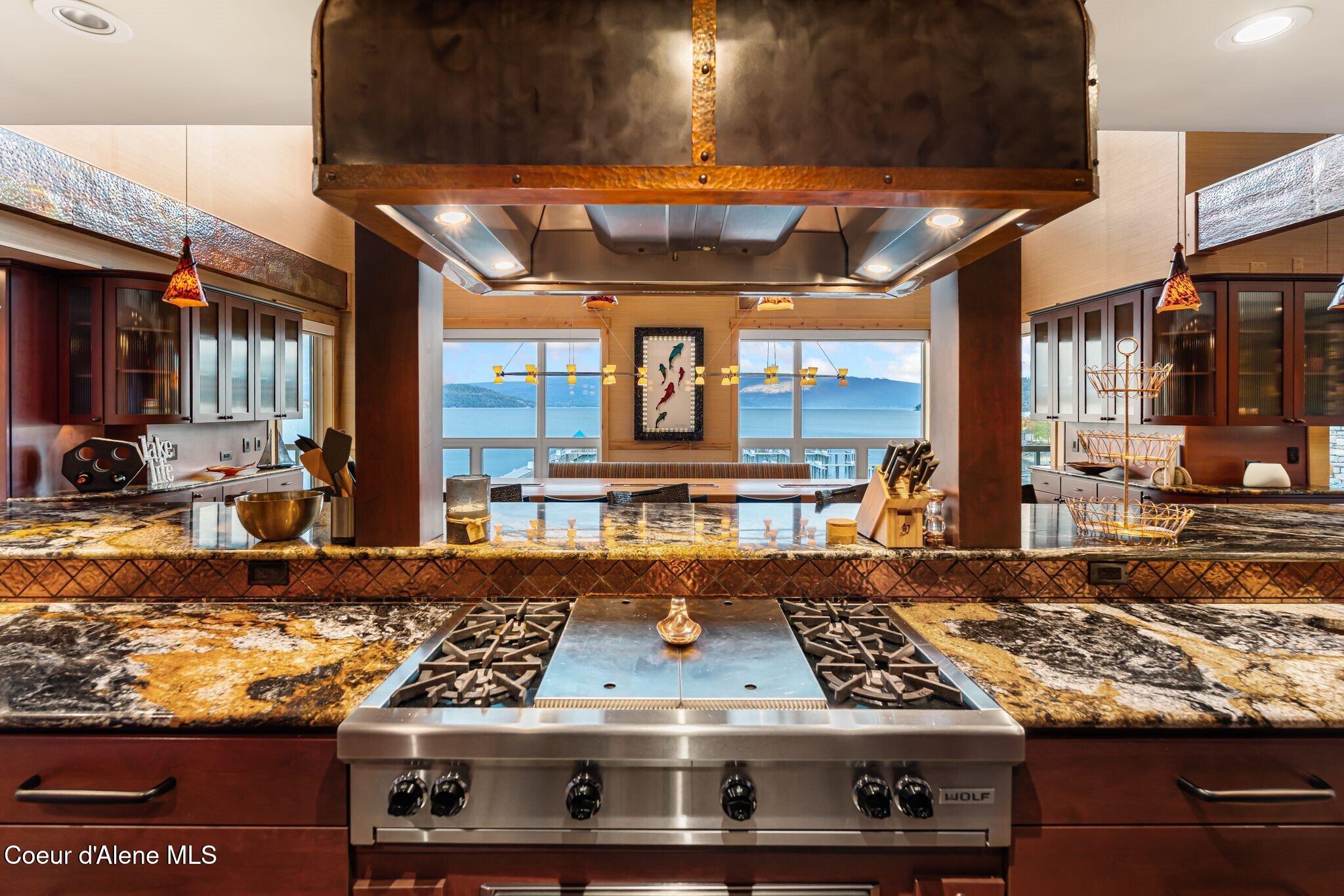 412 Sandpoint Avenue Unit: 334/335