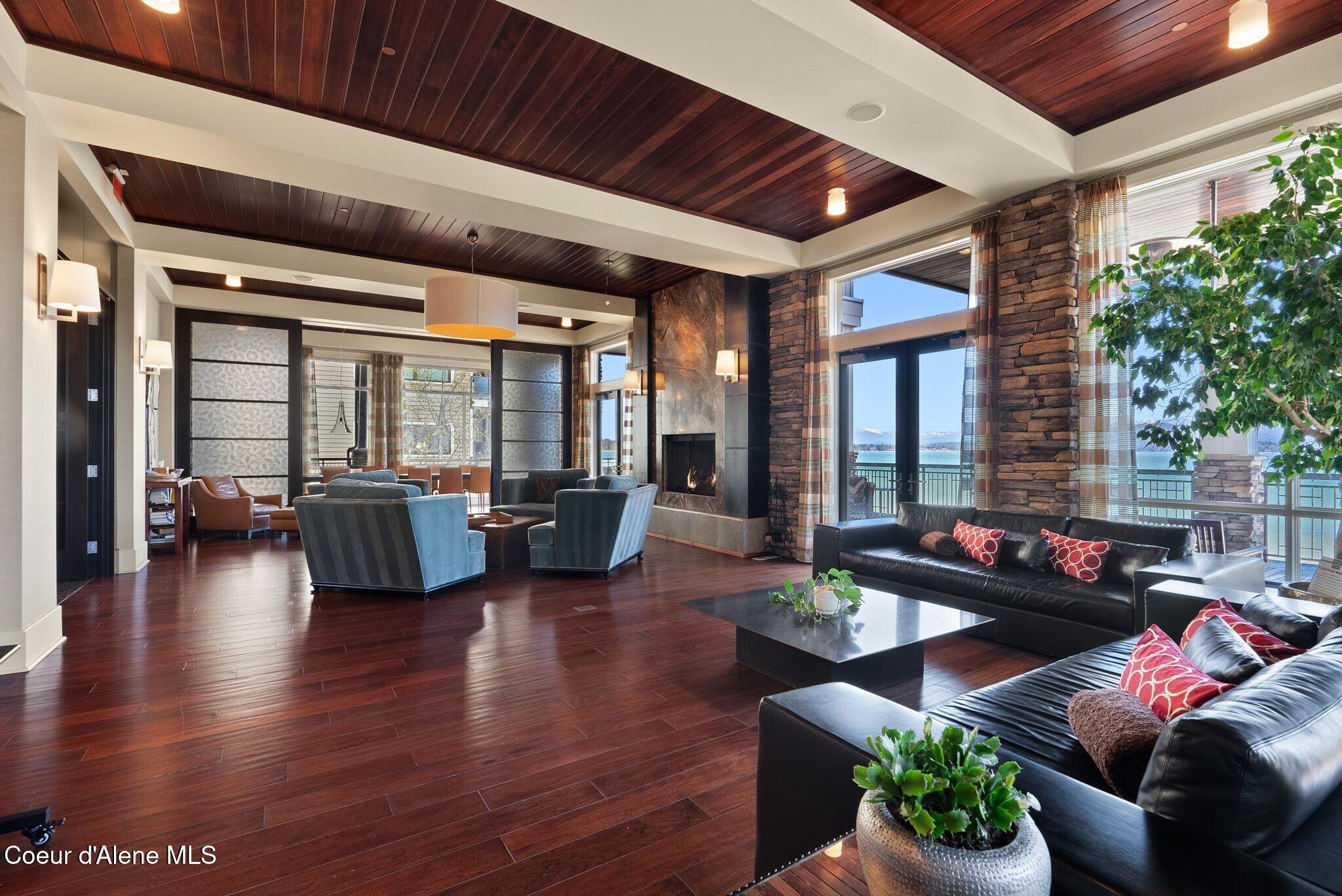 412 Sandpoint Avenue Unit: 334/335