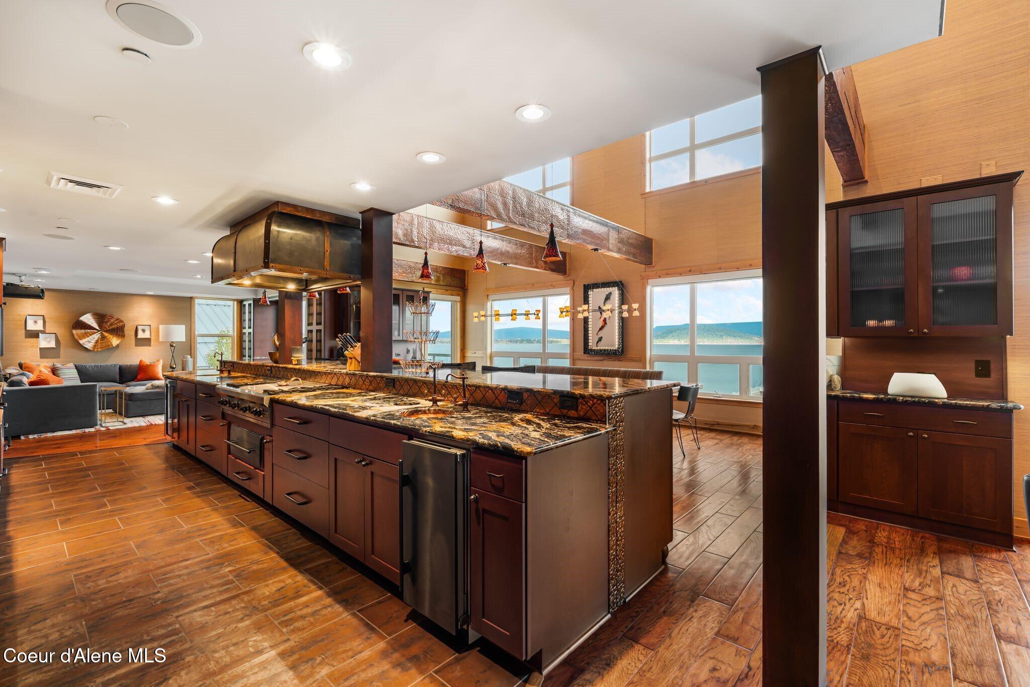 412 Sandpoint Avenue Unit: 334/335