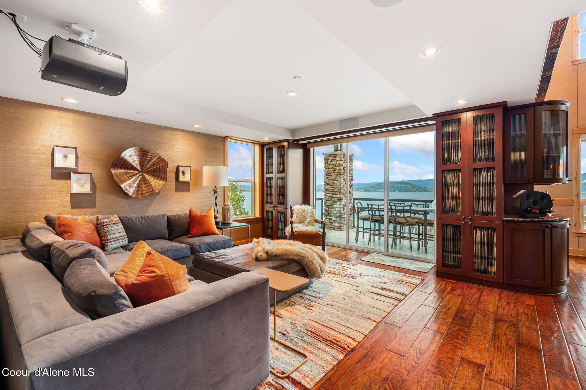 412 Sandpoint Avenue Unit: 334/335