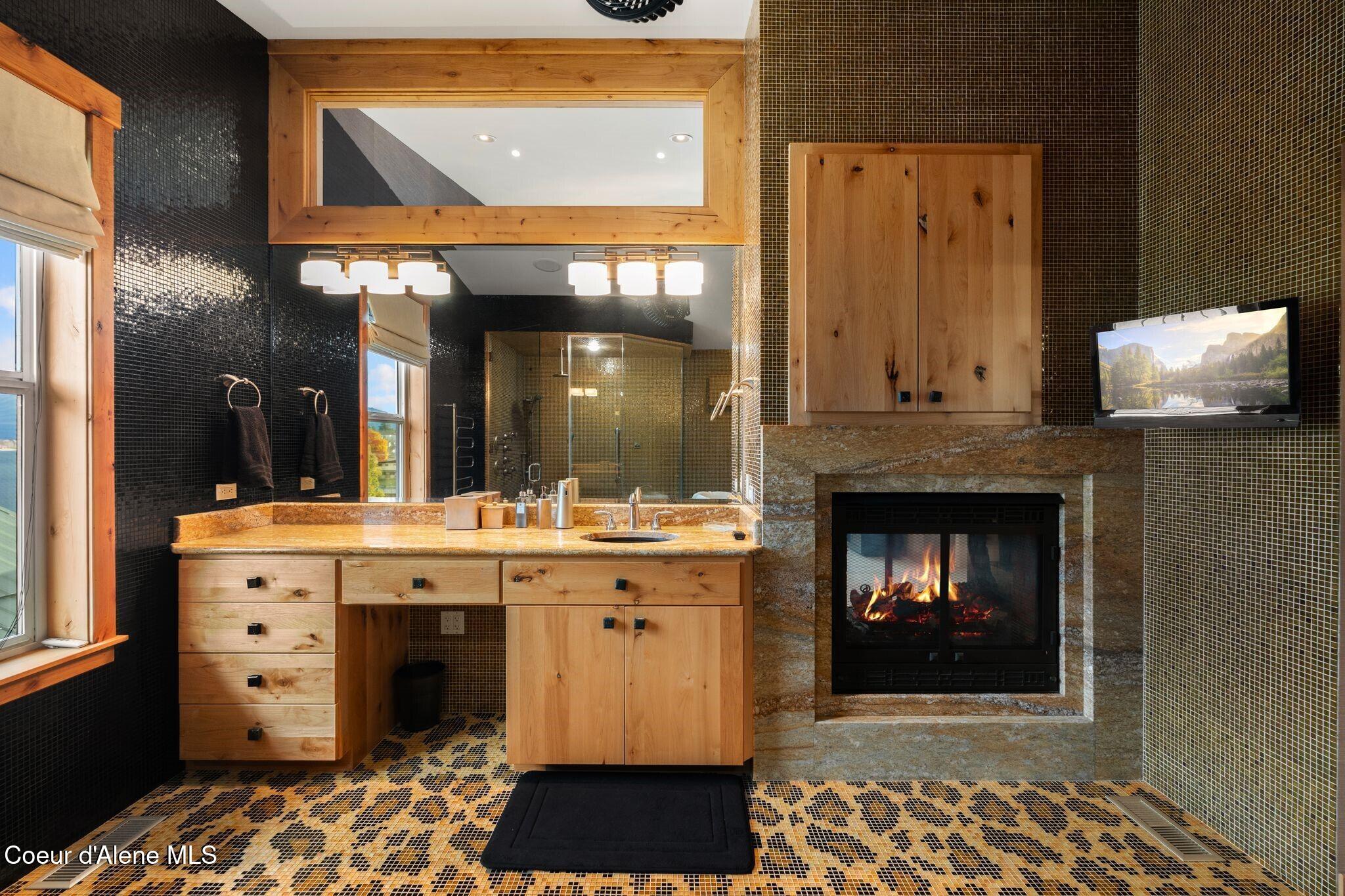 412 Sandpoint Avenue Unit: 334/335