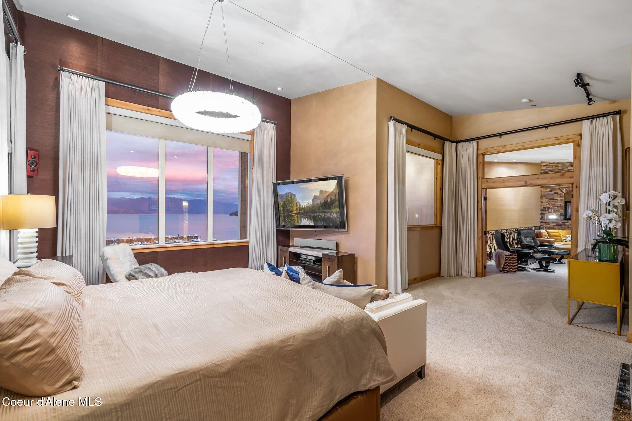 412 Sandpoint Avenue Unit: 334/335