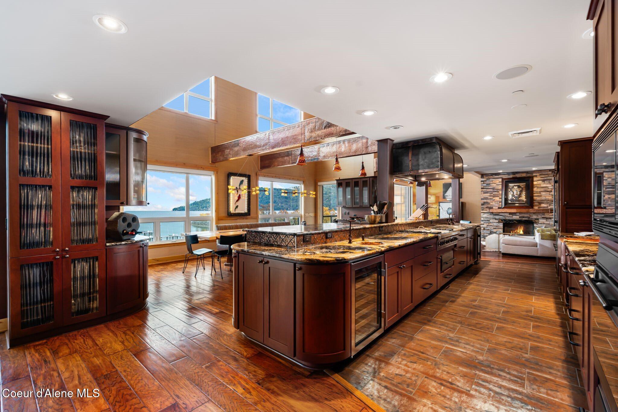 412 Sandpoint Avenue Unit: 334/335